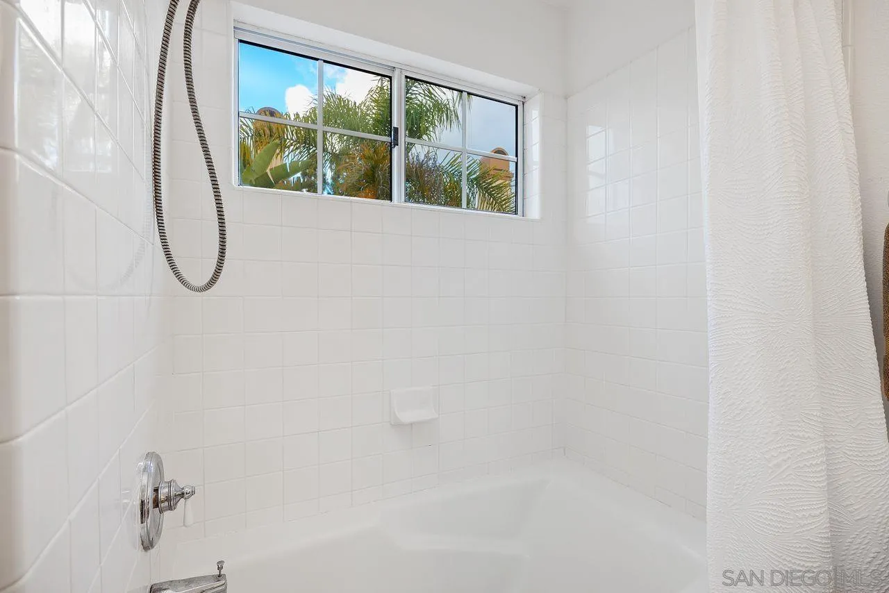 https://cdn.realtyfeed.com/cdn/127/250041002/f9de83ba91e01fbe0f84d1433701261a.webp