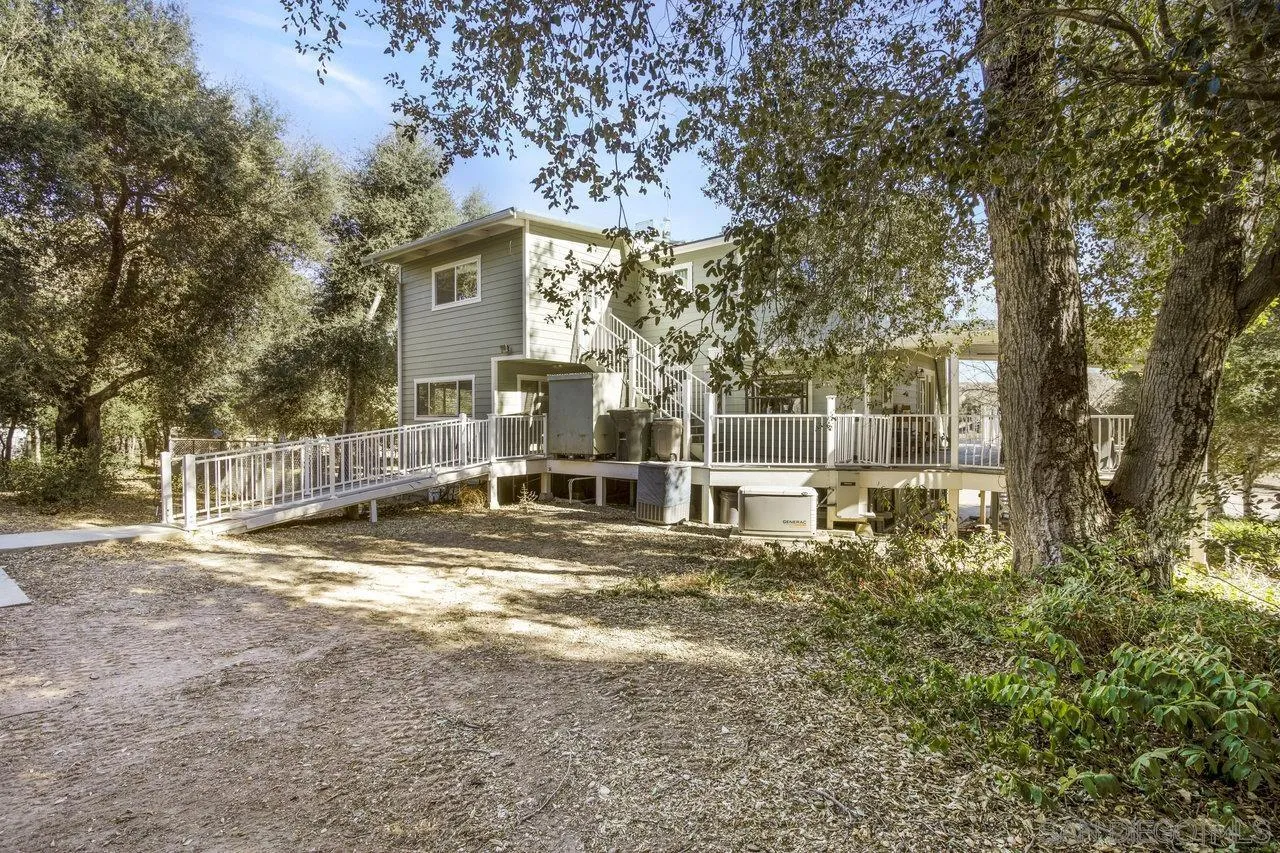 https://cdn.realtyfeed.com/cdn/127/250041006/241d8d33f361e39f21fe11a974afa9d3.webp