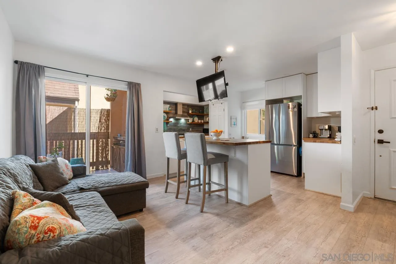 https://cdn.realtyfeed.com/cdn/127/250041007/32f02127b1acf94c23faa5c409097c65.webp