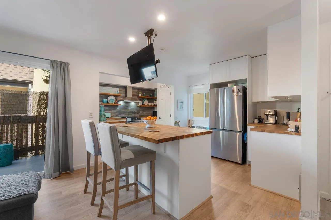 https://cdn.realtyfeed.com/cdn/127/250041007/8e9828a85658fac1fe36126229c1a07e.webp