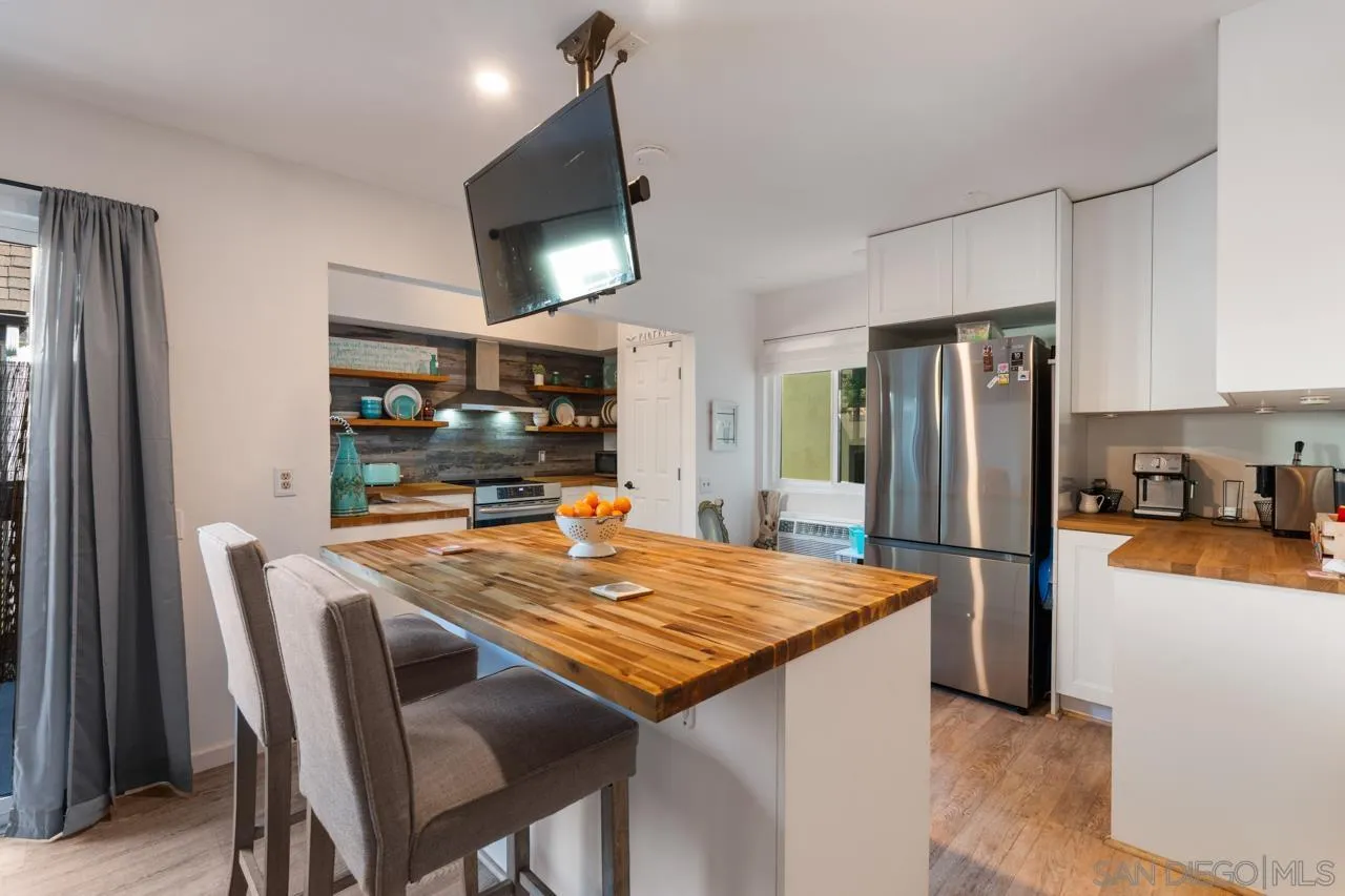https://cdn.realtyfeed.com/cdn/127/250041007/c2584777095112d6e80bccbc76562043.webp