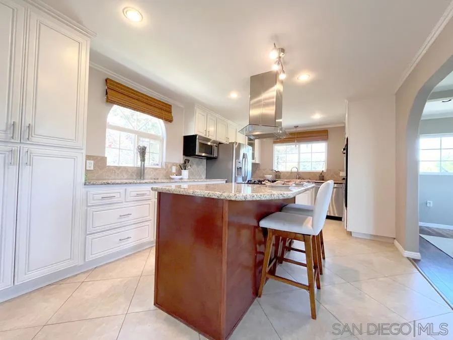 https://cdn.realtyfeed.com/cdn/127/250041011/19b1d3569143b3aaa391b6b5e3a94ff2.webp