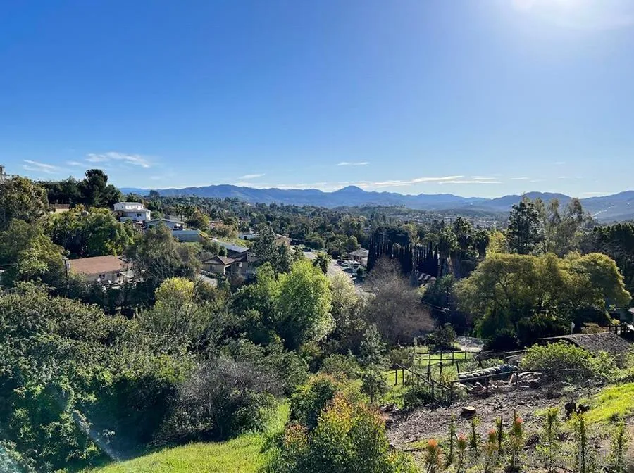 https://cdn.realtyfeed.com/cdn/127/250041011/2ecd66c1b38d8d7e58d18d86712d3985.webp