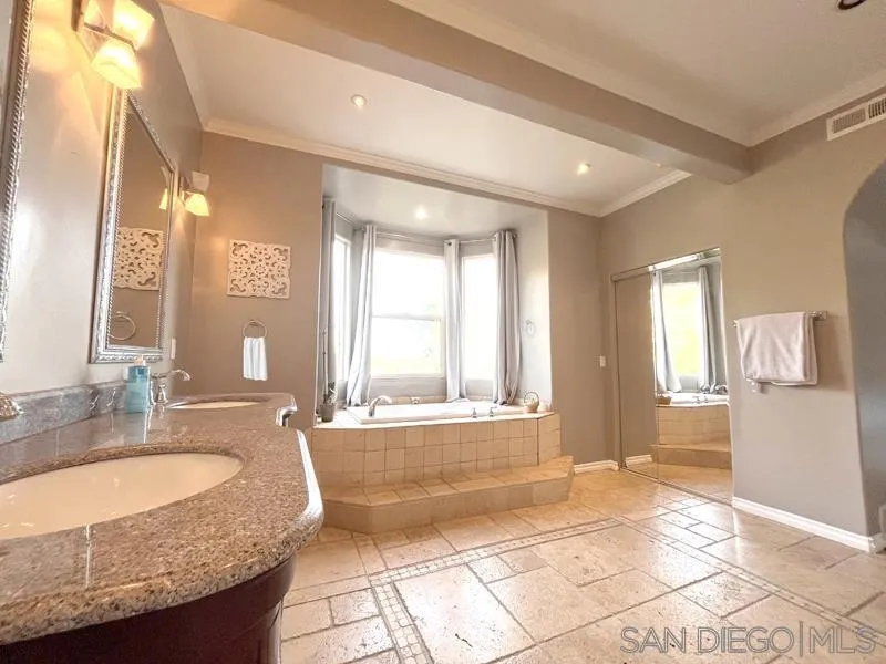 https://cdn.realtyfeed.com/cdn/127/250041011/333c69e6255b9f2fbf1f3f340219d0b0.webp