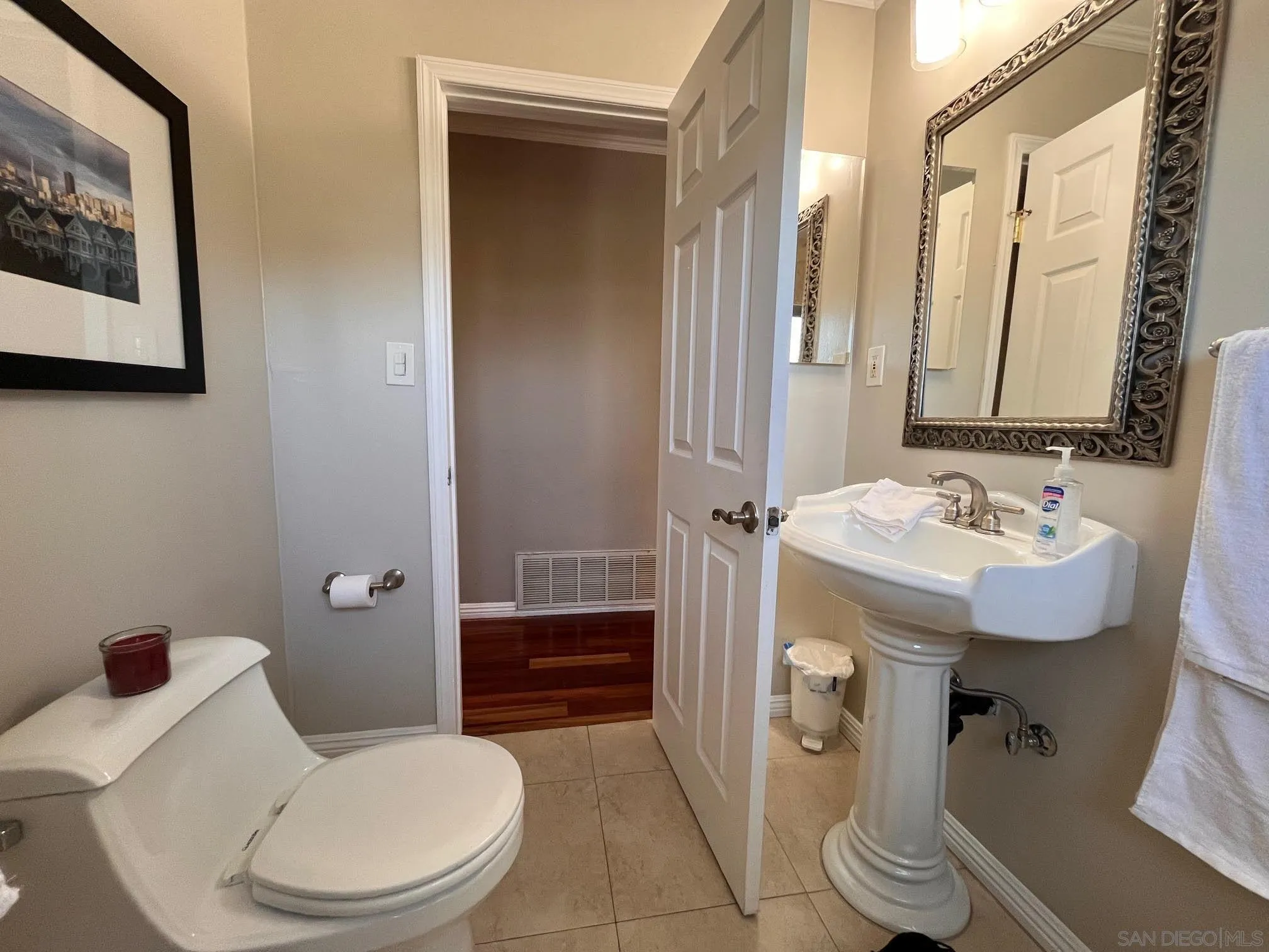 https://cdn.realtyfeed.com/cdn/127/250041011/4d72a41f6fa2f925eb85920c6cd6763b.webp