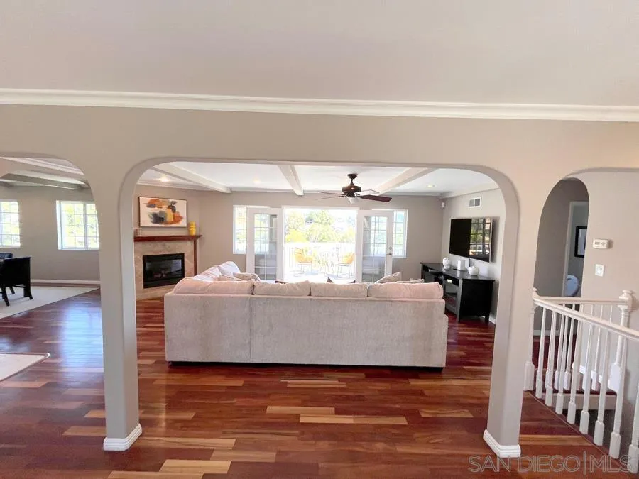 https://cdn.realtyfeed.com/cdn/127/250041011/e94f6158cc20fb6e58937bfd6fa19fc6.webp