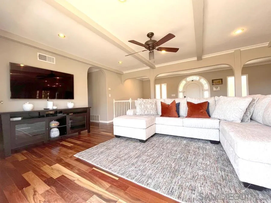 https://cdn.realtyfeed.com/cdn/127/250041011/fd203274bf62dccf642091f4ebb3618f.webp