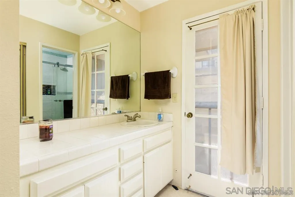https://cdn.realtyfeed.com/cdn/127/250041016/e158c9b810694da9df9352717e5fa22e.webp
