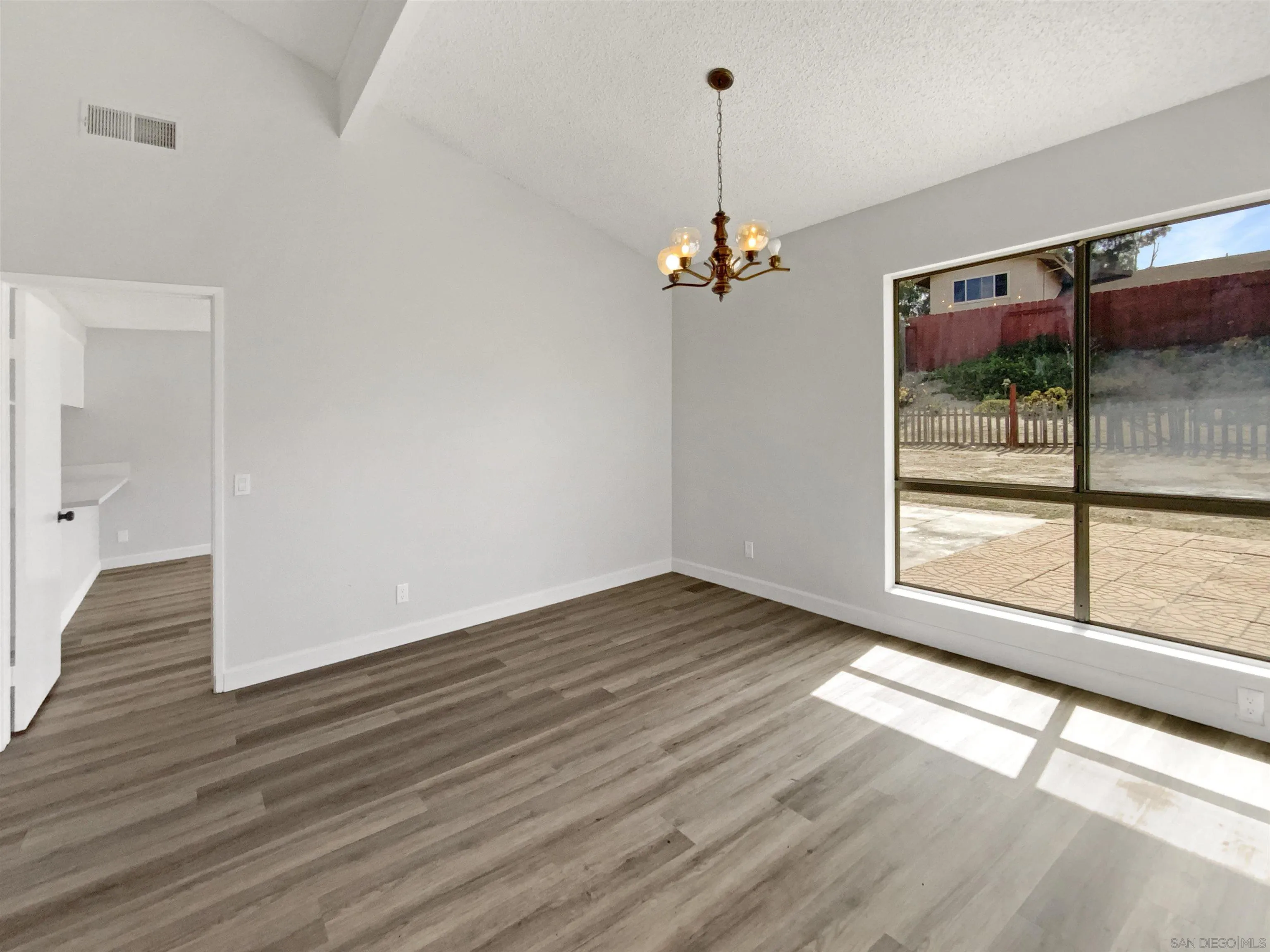 https://cdn.realtyfeed.com/cdn/127/250041018/83e067512e19e04b3f80819788e9ef81.webp