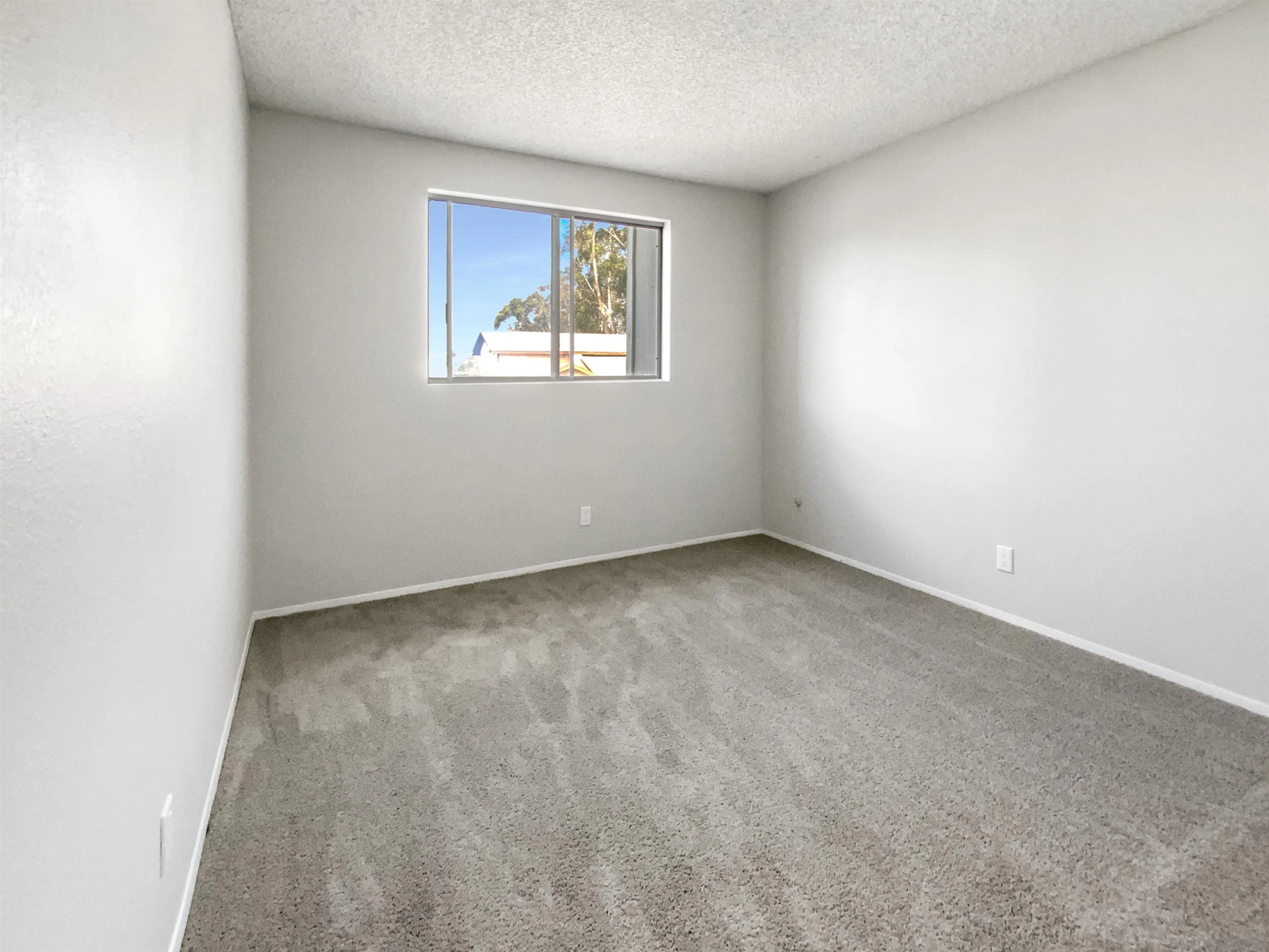 https://cdn.realtyfeed.com/cdn/127/250041018/c3d6d8cd074854d3573449975dc53b27.webp