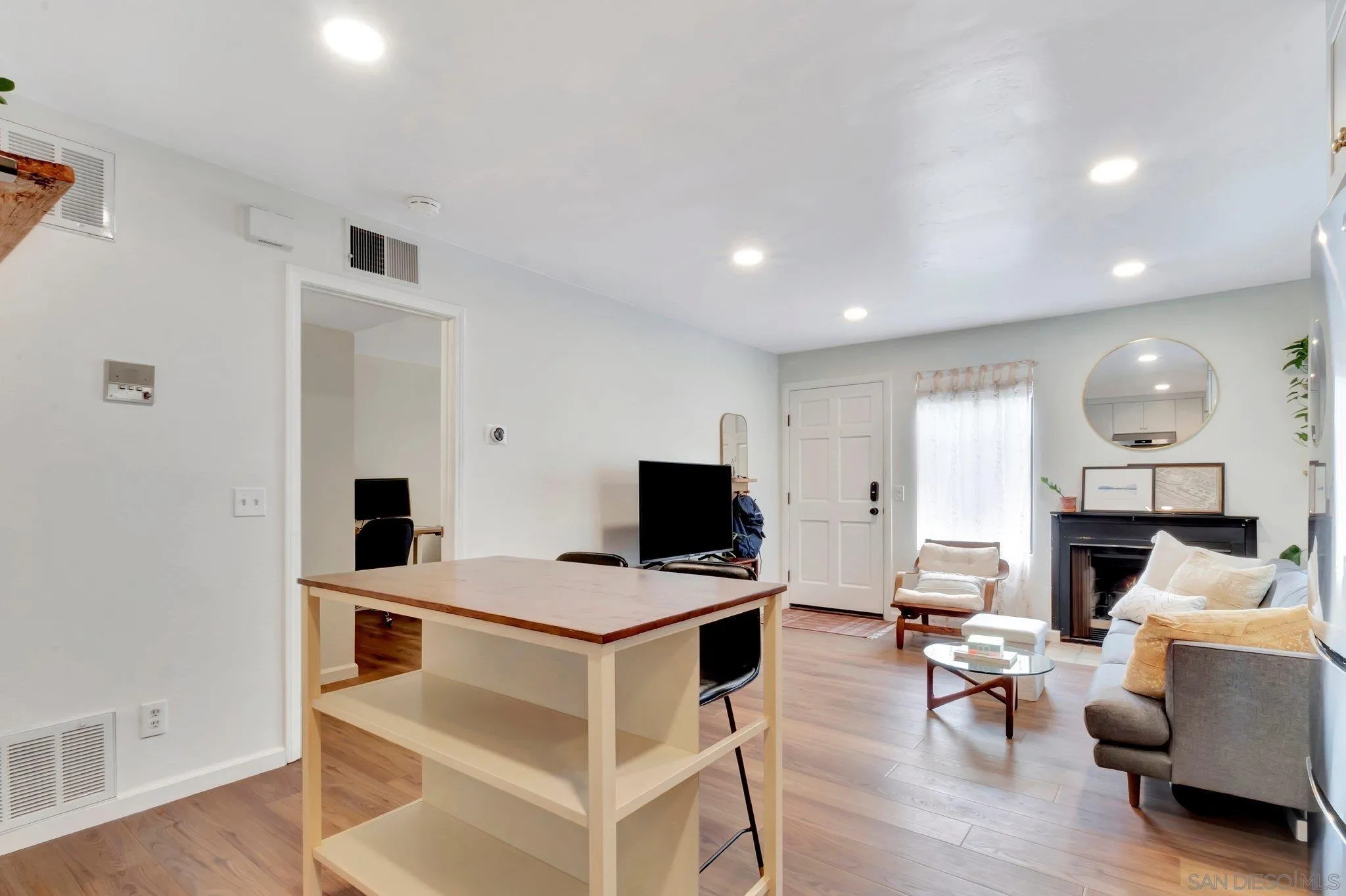https://cdn.realtyfeed.com/cdn/127/250041019/3fc7eb985fee9b3d4cfe1eb38f83f6f4.webp