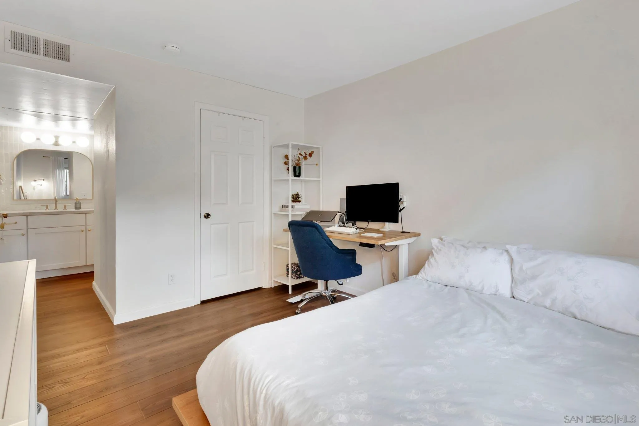 https://cdn.realtyfeed.com/cdn/127/250041019/46e69e7c3371bbcef548b1122ef937b4.webp