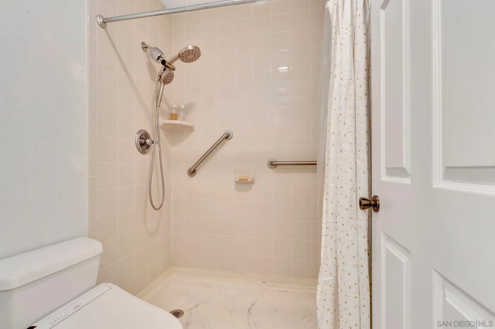 https://cdn.realtyfeed.com/cdn/127/250041019/c29291cf26428558a0d9e458bc494b7d.webp