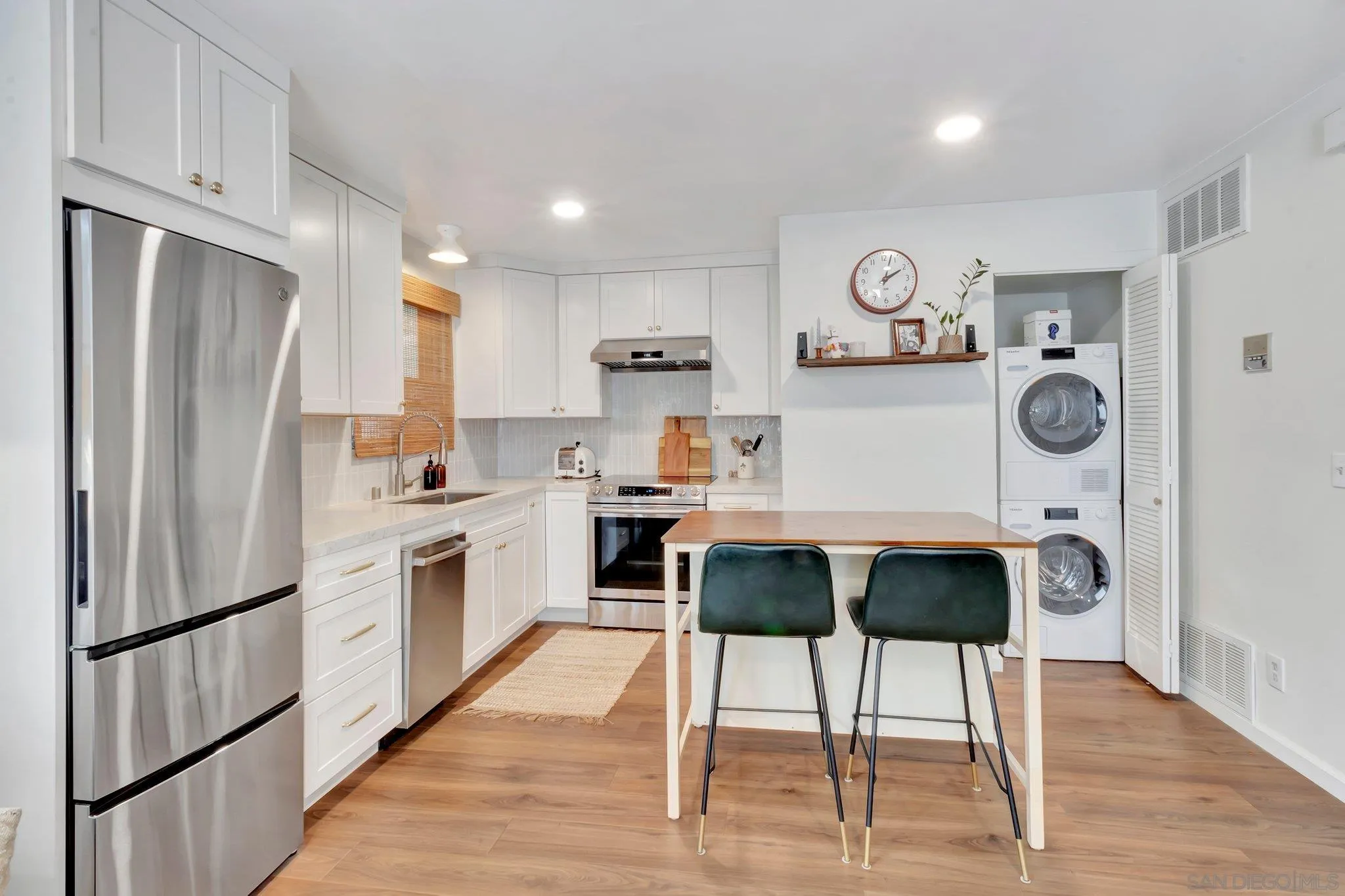 Photo #5: 250041019 Listing 