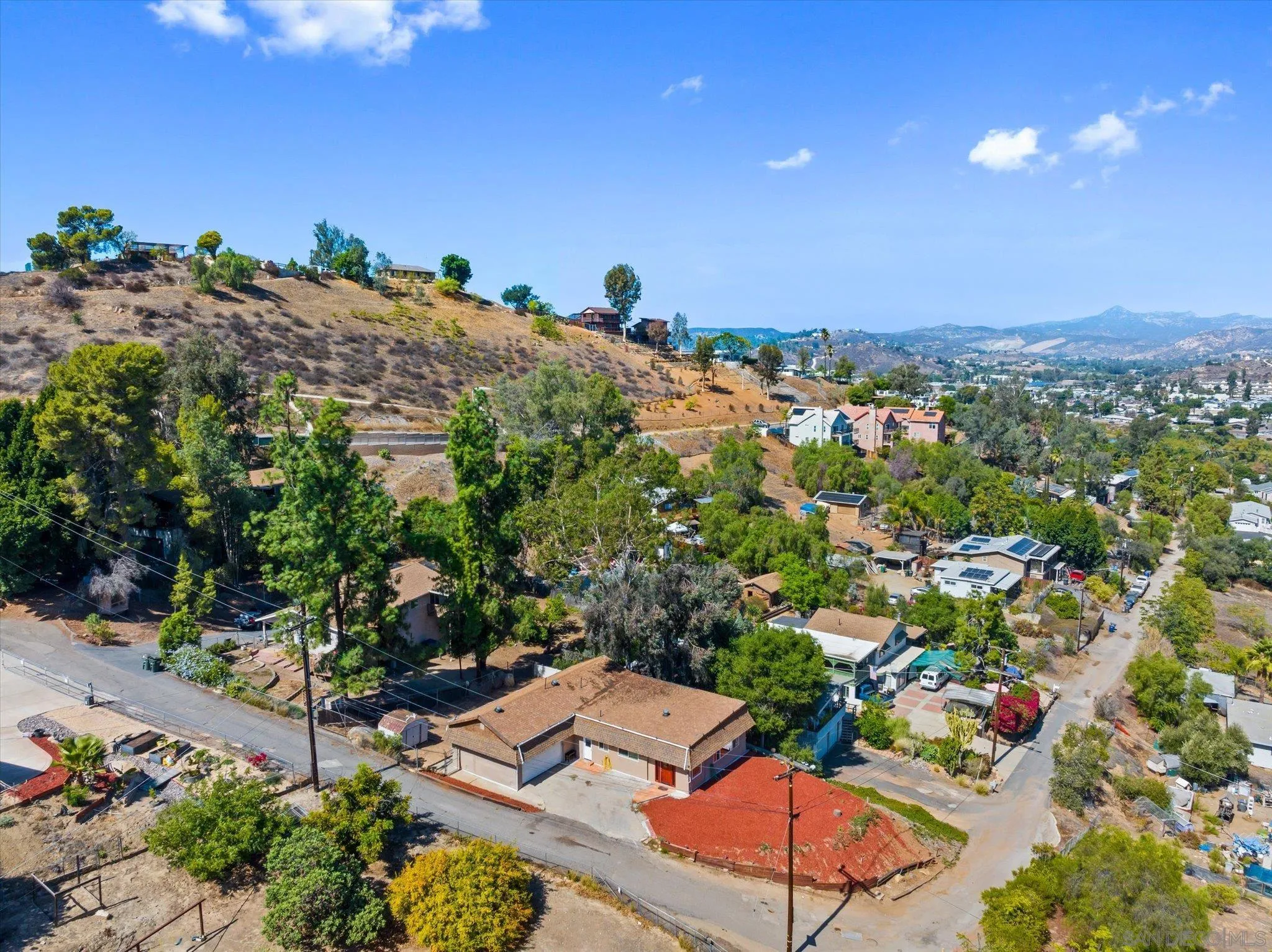 https://cdn.realtyfeed.com/cdn/127/250041024/f950d2f997616fc7df2ea1712dd5abbb.webp