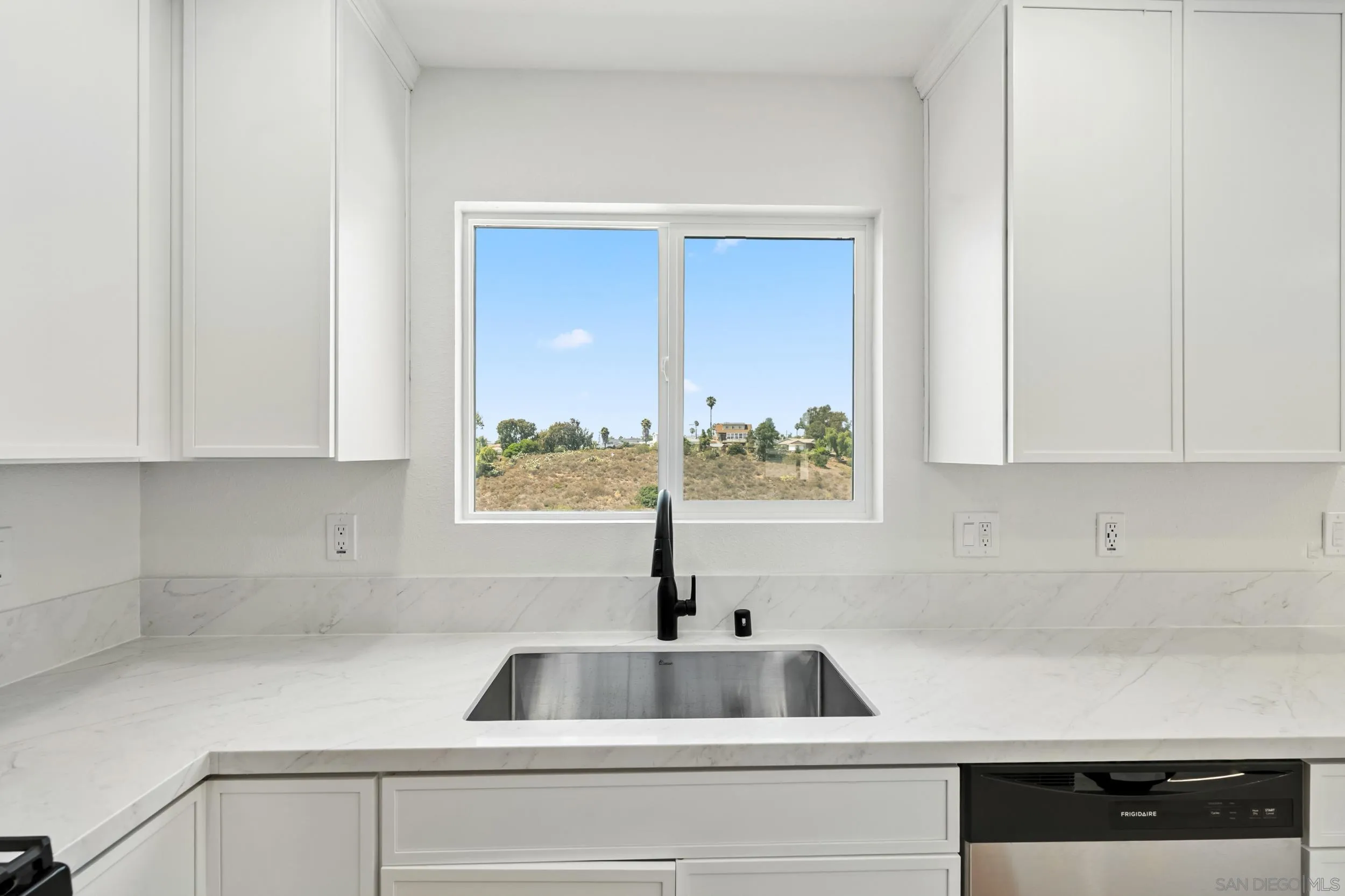 https://cdn.realtyfeed.com/cdn/127/250041025/2517447d5b7975bdf81add8aa0427eb7.webp