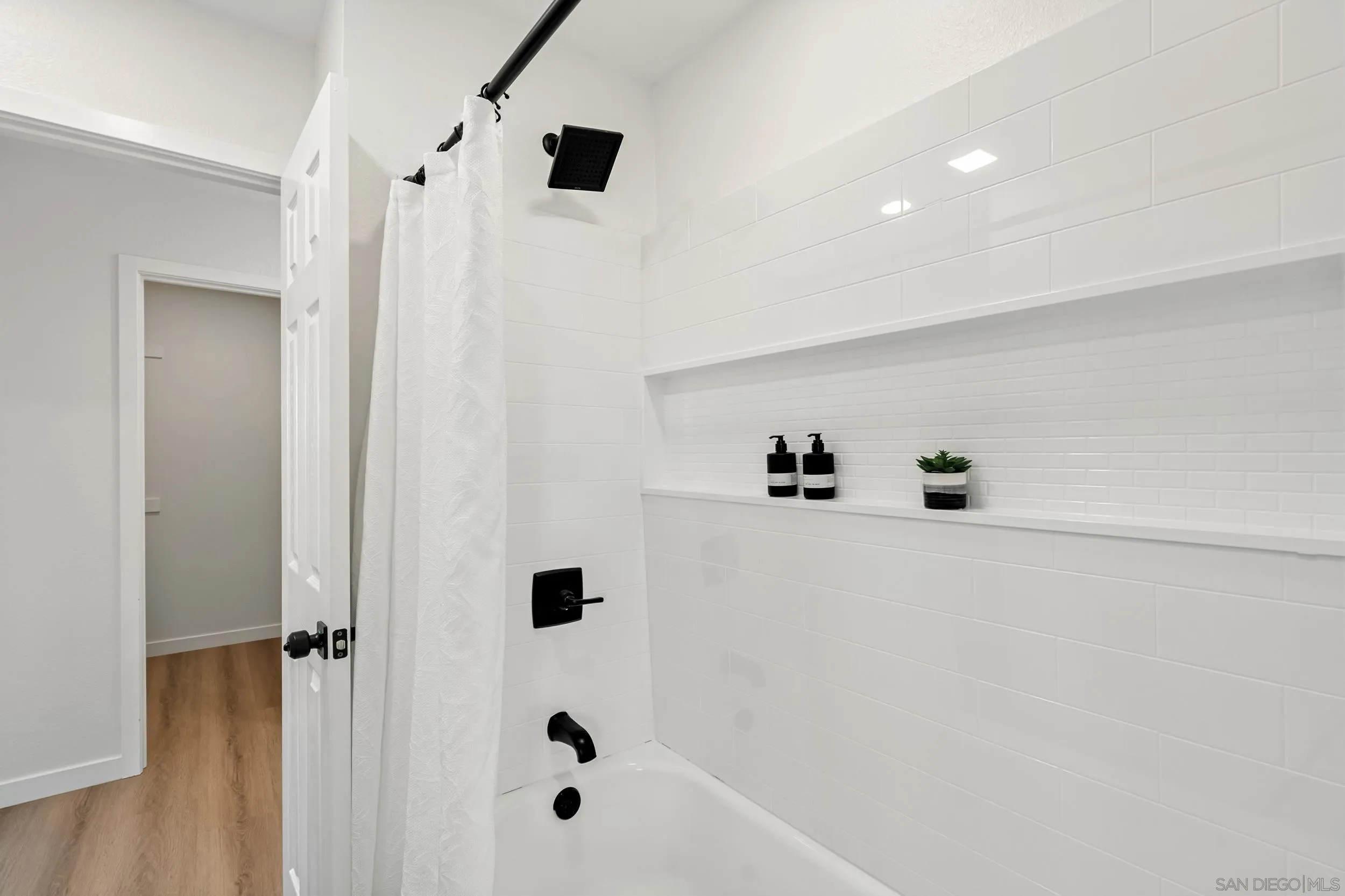https://cdn.realtyfeed.com/cdn/127/250041025/48834a4eff2917e827b3e2b2add0c1b1.webp