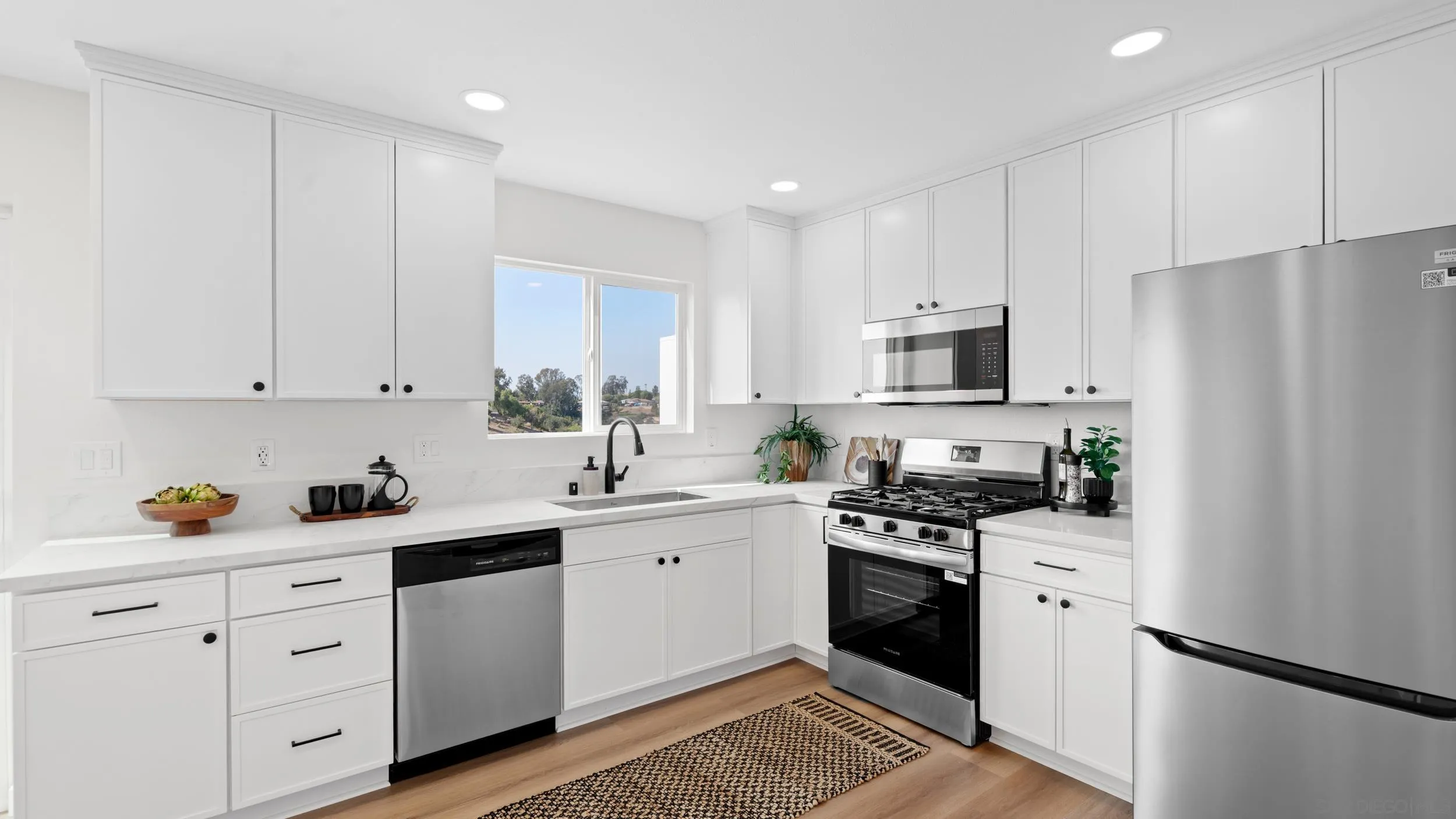 https://cdn.realtyfeed.com/cdn/127/250041025/4cdf0584cf73f66a598c1b9f784d0ab7.webp