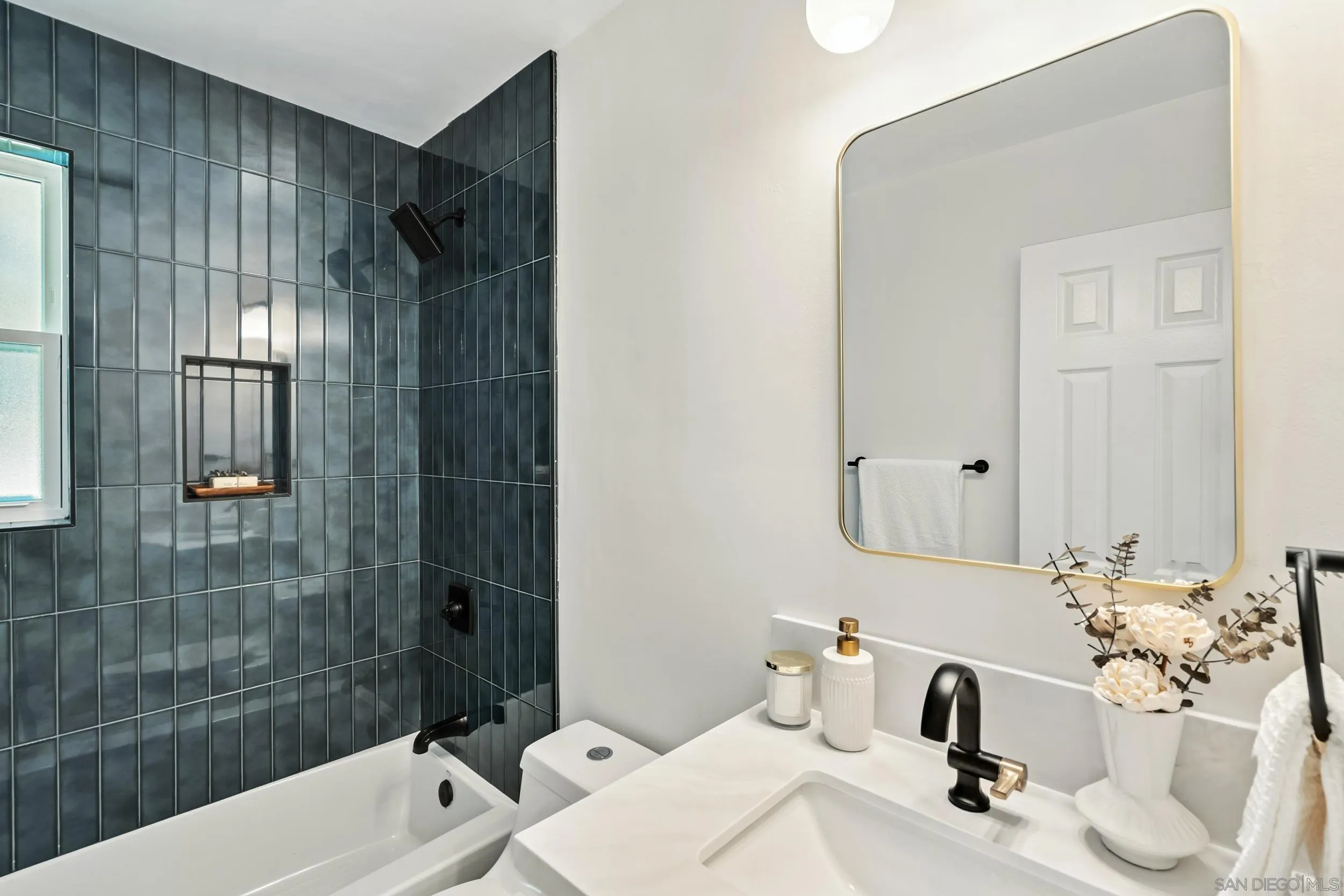 https://cdn.realtyfeed.com/cdn/127/250041025/991212aba9547ea9cb1f0c3be0358c6c.webp