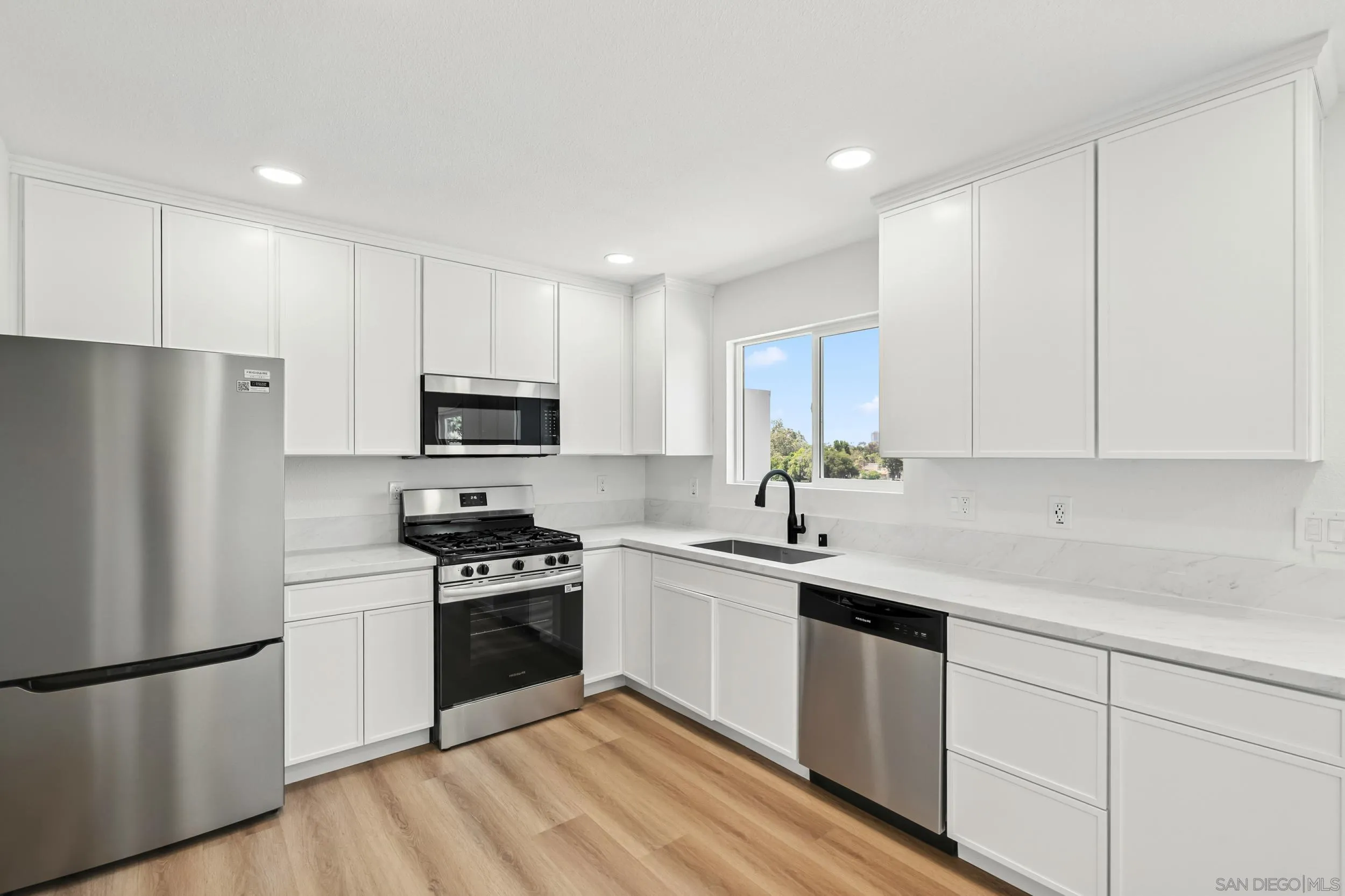 https://cdn.realtyfeed.com/cdn/127/250041025/bf6eb378fc02c440391f805935d6bd26.webp