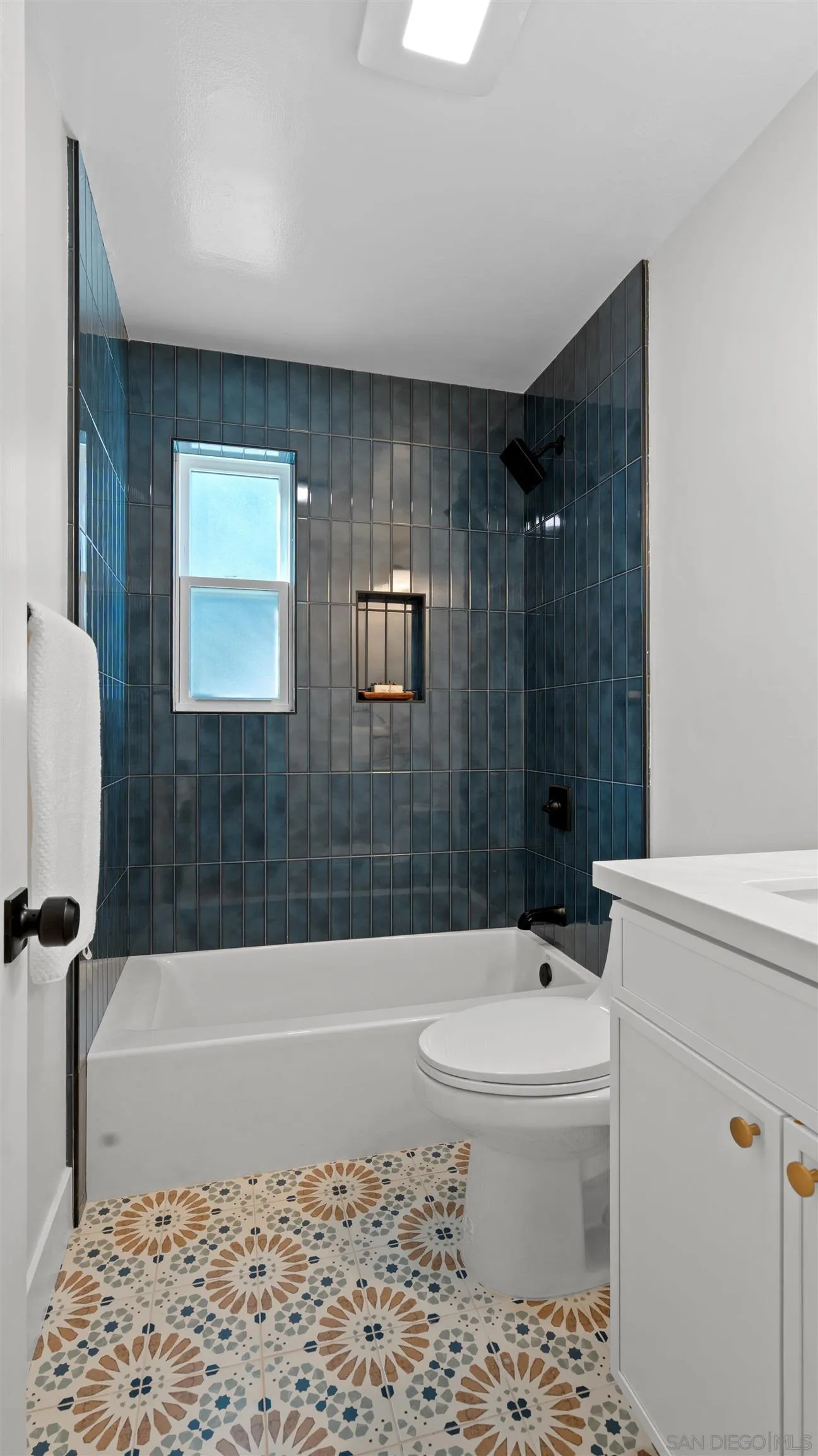 https://cdn.realtyfeed.com/cdn/127/250041025/f4bf03f9b929fba3c2be3eeabd529582.webp