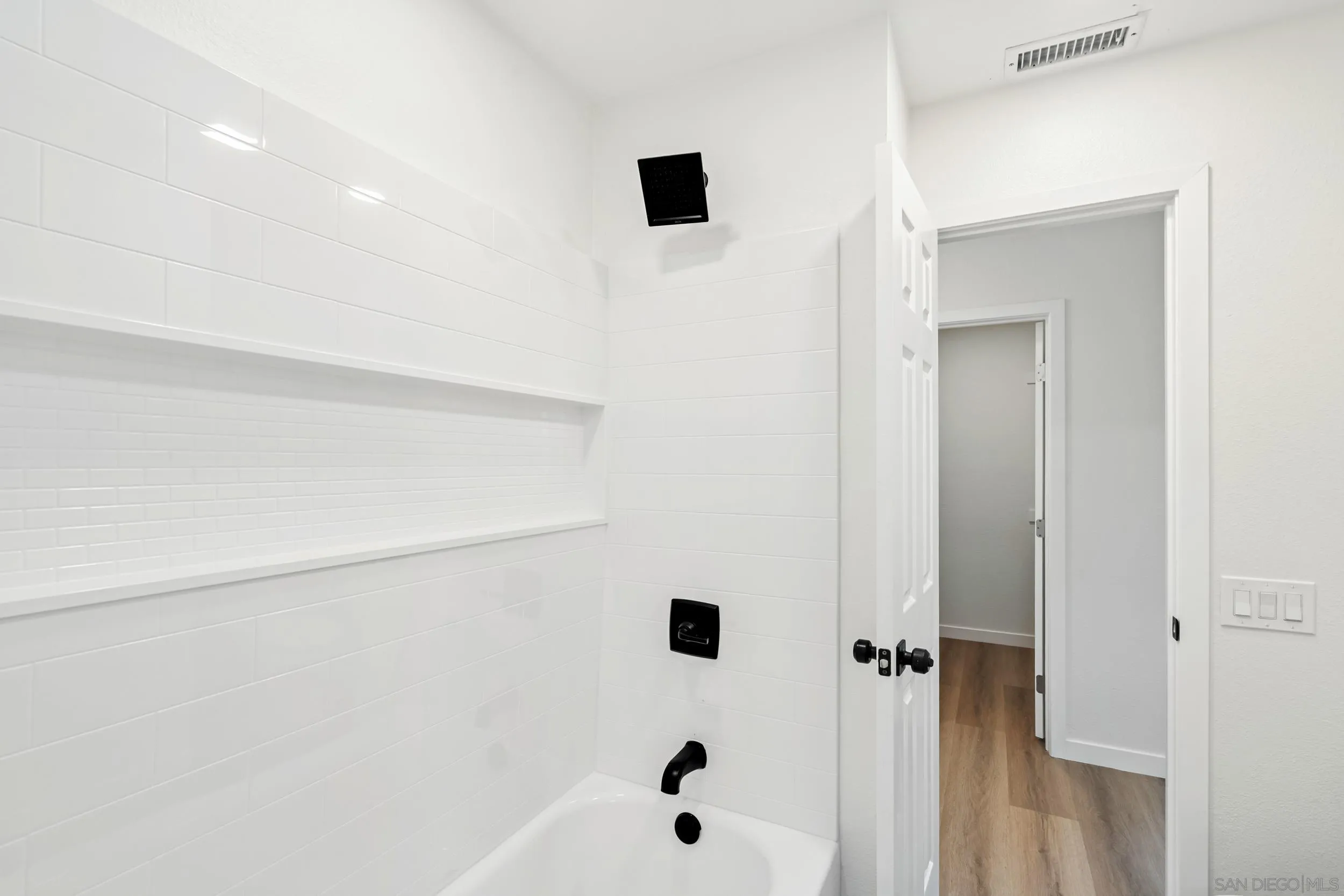 https://cdn.realtyfeed.com/cdn/127/250041025/f5d4bfe0e8f0c0e37a7d3f50f68bf294.webp