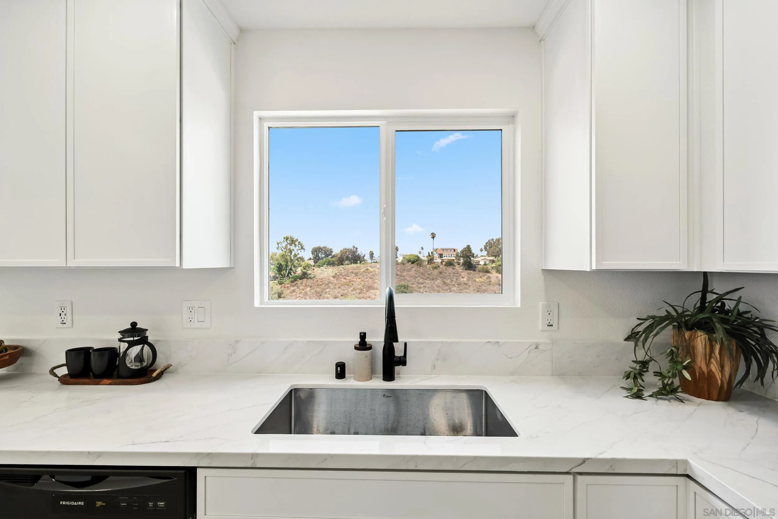 https://cdn.realtyfeed.com/cdn/127/250041025/fc788383c0ecca11a563714be595f26e.webp