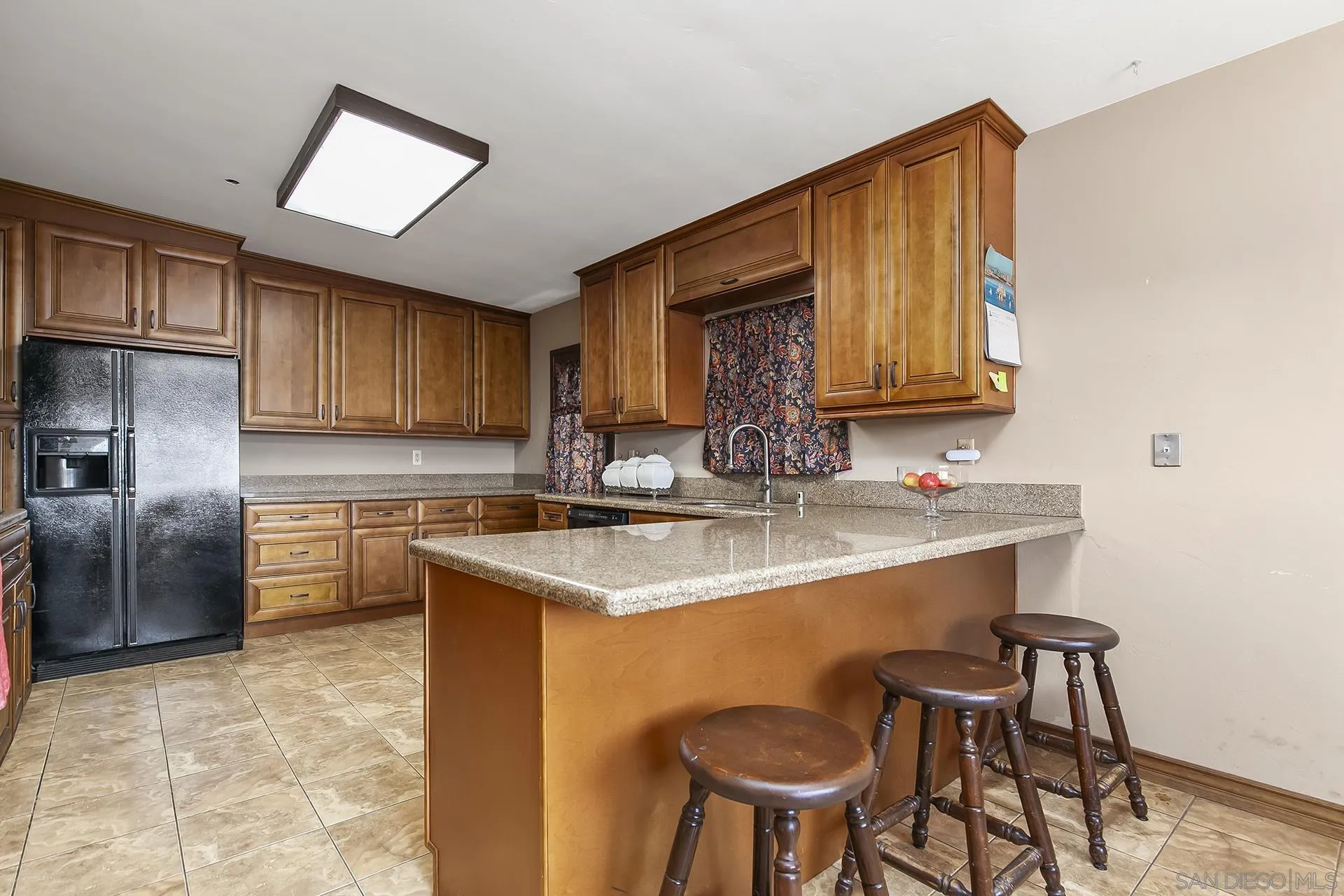 https://cdn.realtyfeed.com/cdn/127/250041030/58cadb98ff2f8f8c74211f4ddbf24c40.webp