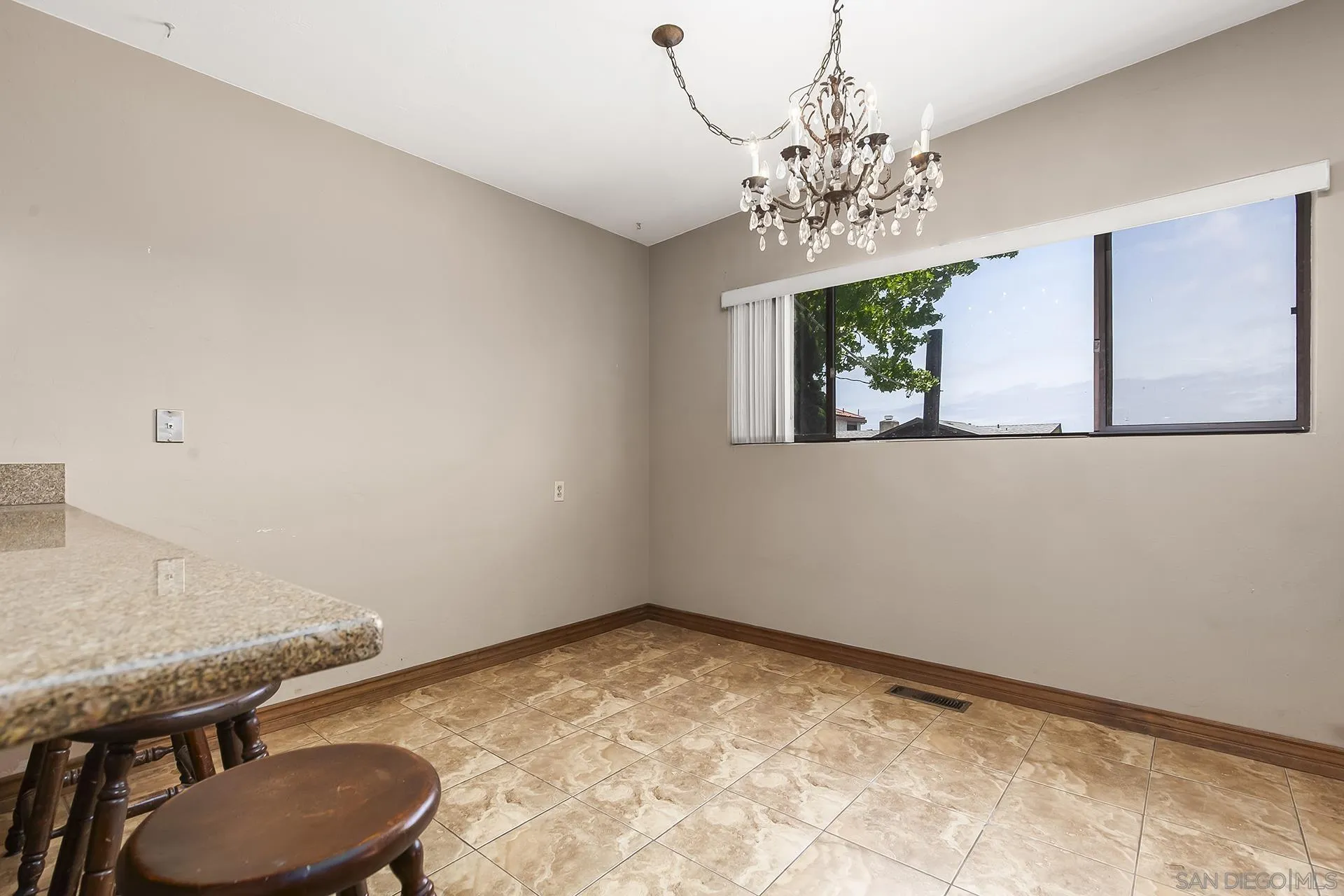 https://cdn.realtyfeed.com/cdn/127/250041030/5c060a3258a44c4873d38207f30f4790.webp