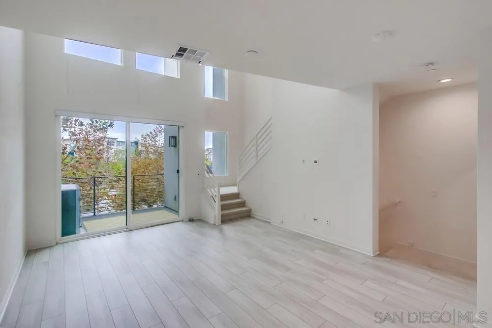 Photo #5: 250041035 Listing 