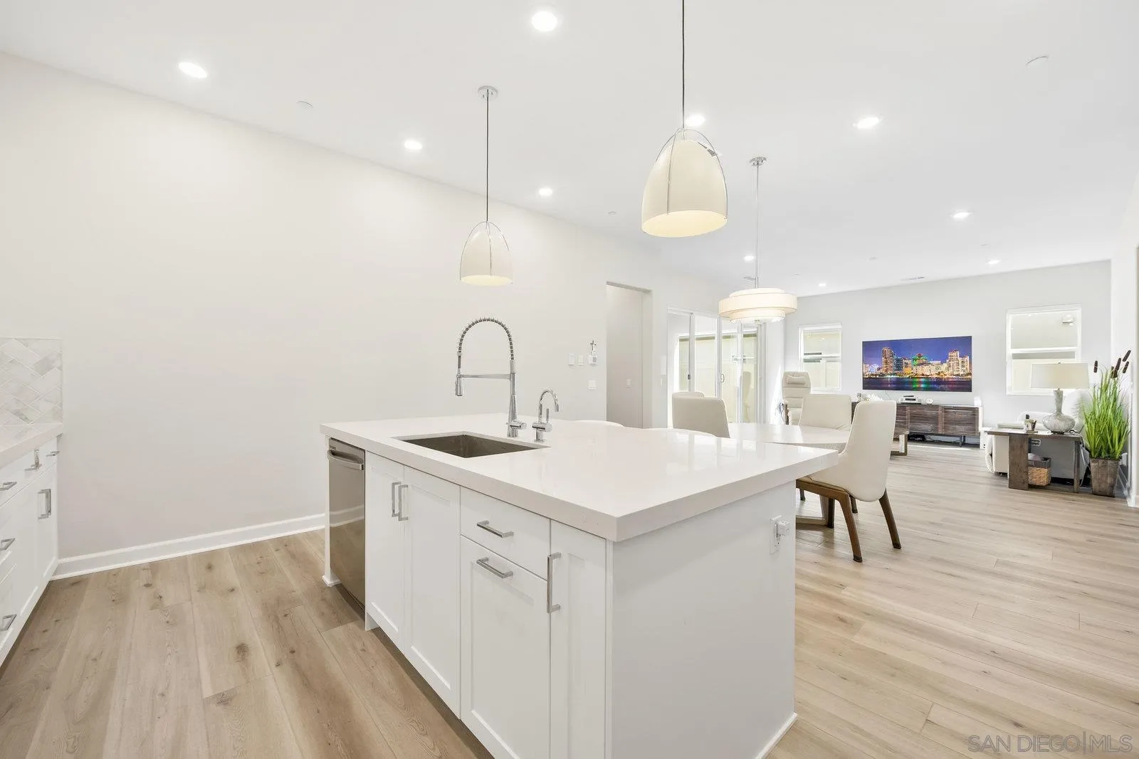 https://cdn.realtyfeed.com/cdn/127/250041036/56a798405ee6d5afc0b33dee9f46c6bf.webp