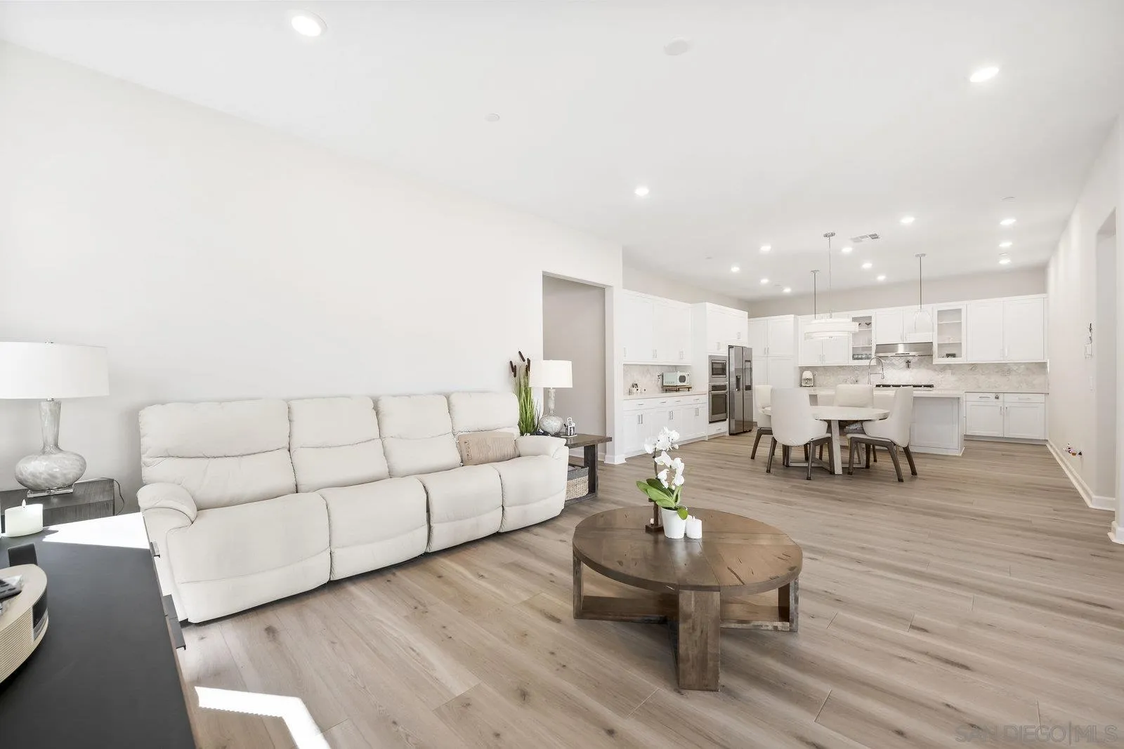 https://cdn.realtyfeed.com/cdn/127/250041036/c5b4dcfea5a7e9d41c5a58c34d783797.webp