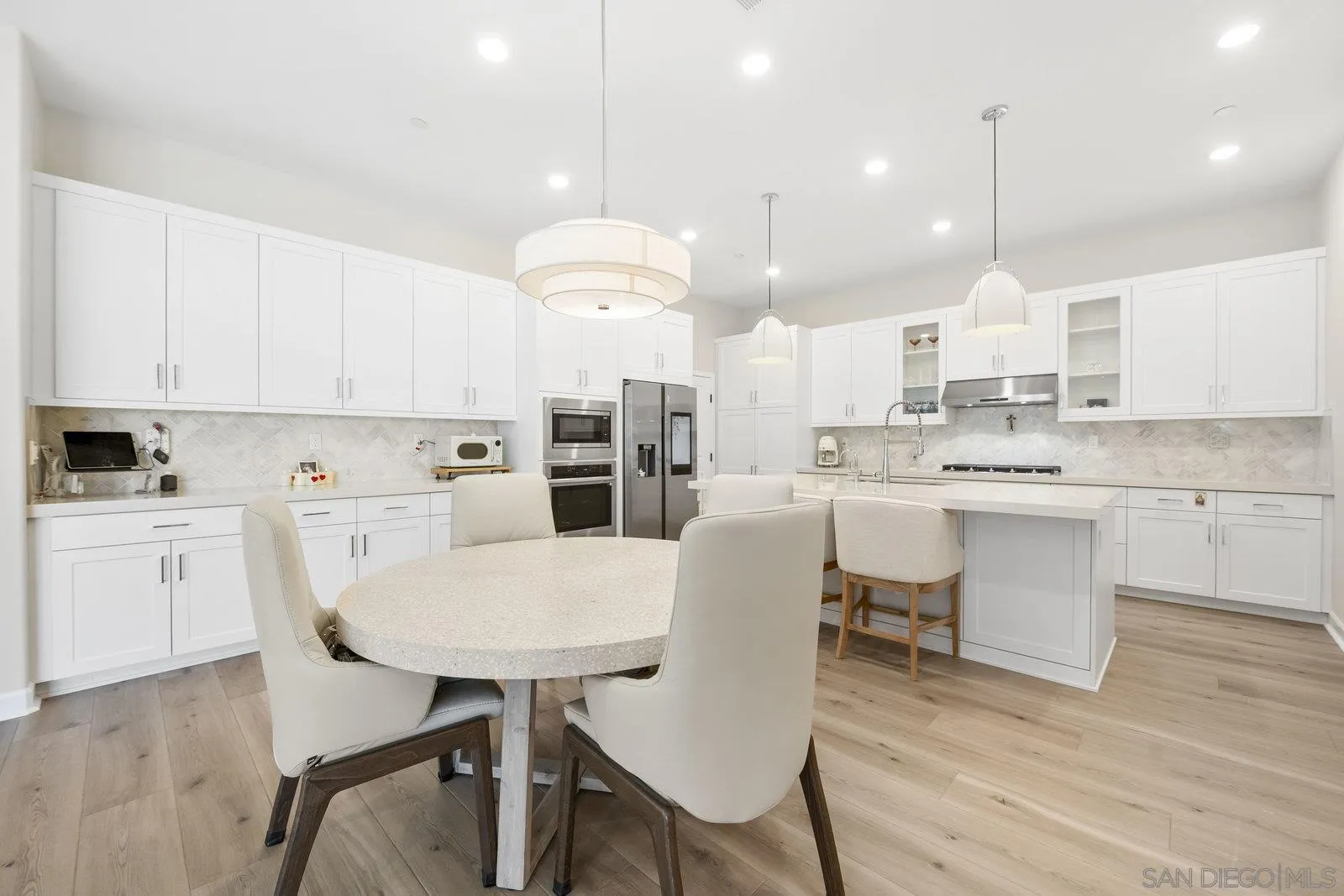 https://cdn.realtyfeed.com/cdn/127/250041036/cf4dafa7ca3e87068cbbd16c6f573795.webp