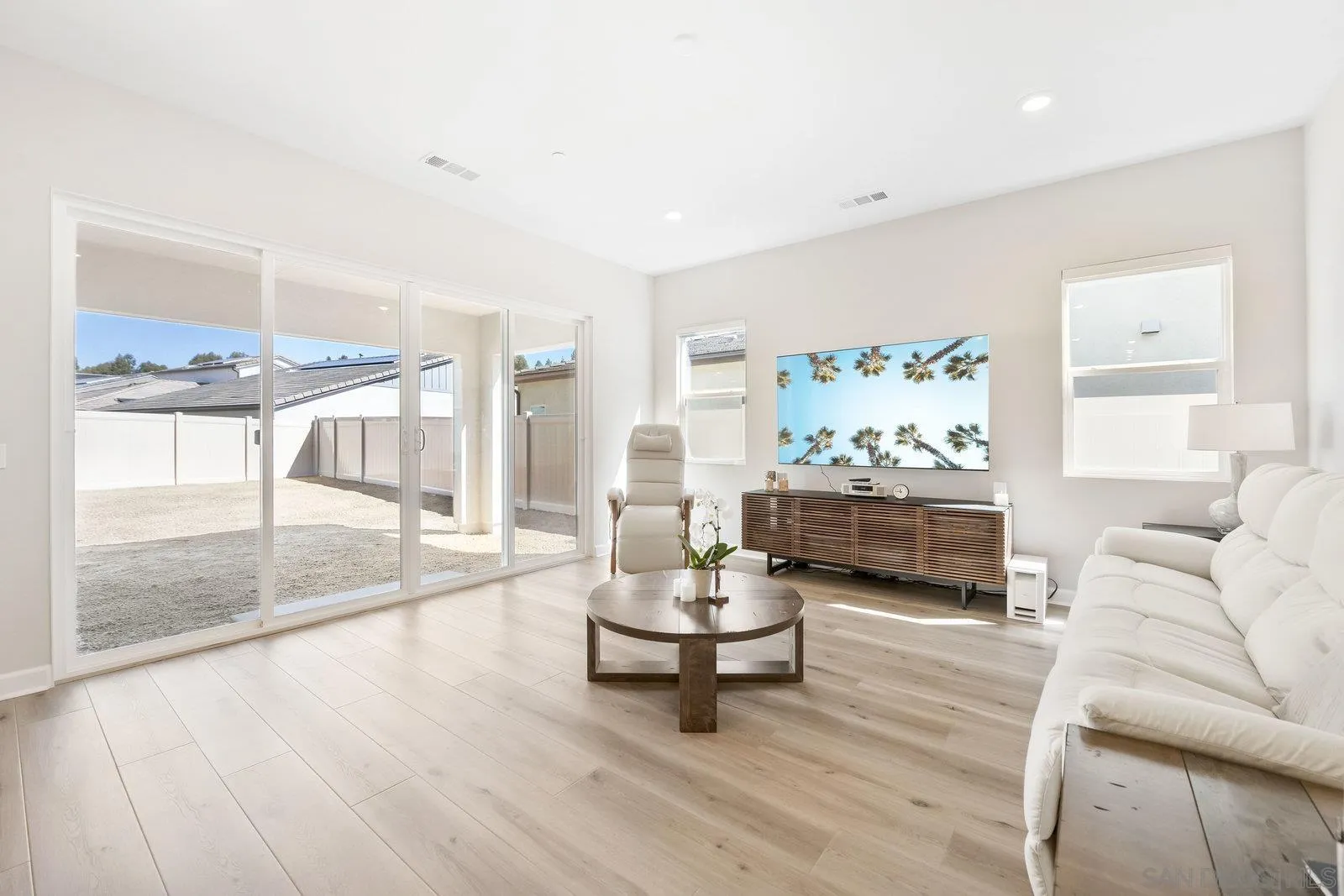 https://cdn.realtyfeed.com/cdn/127/250041036/eab9b7d88dac87086f451f5f203caeb9.webp