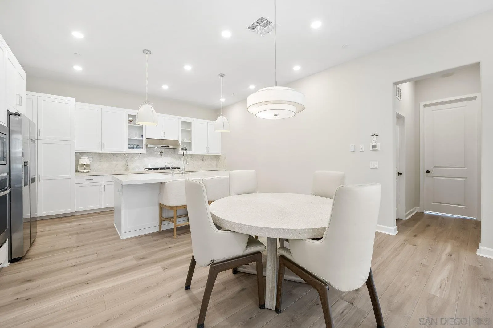 https://cdn.realtyfeed.com/cdn/127/250041036/f50f3431da307c00a3cf0b447ccf28a1.webp
