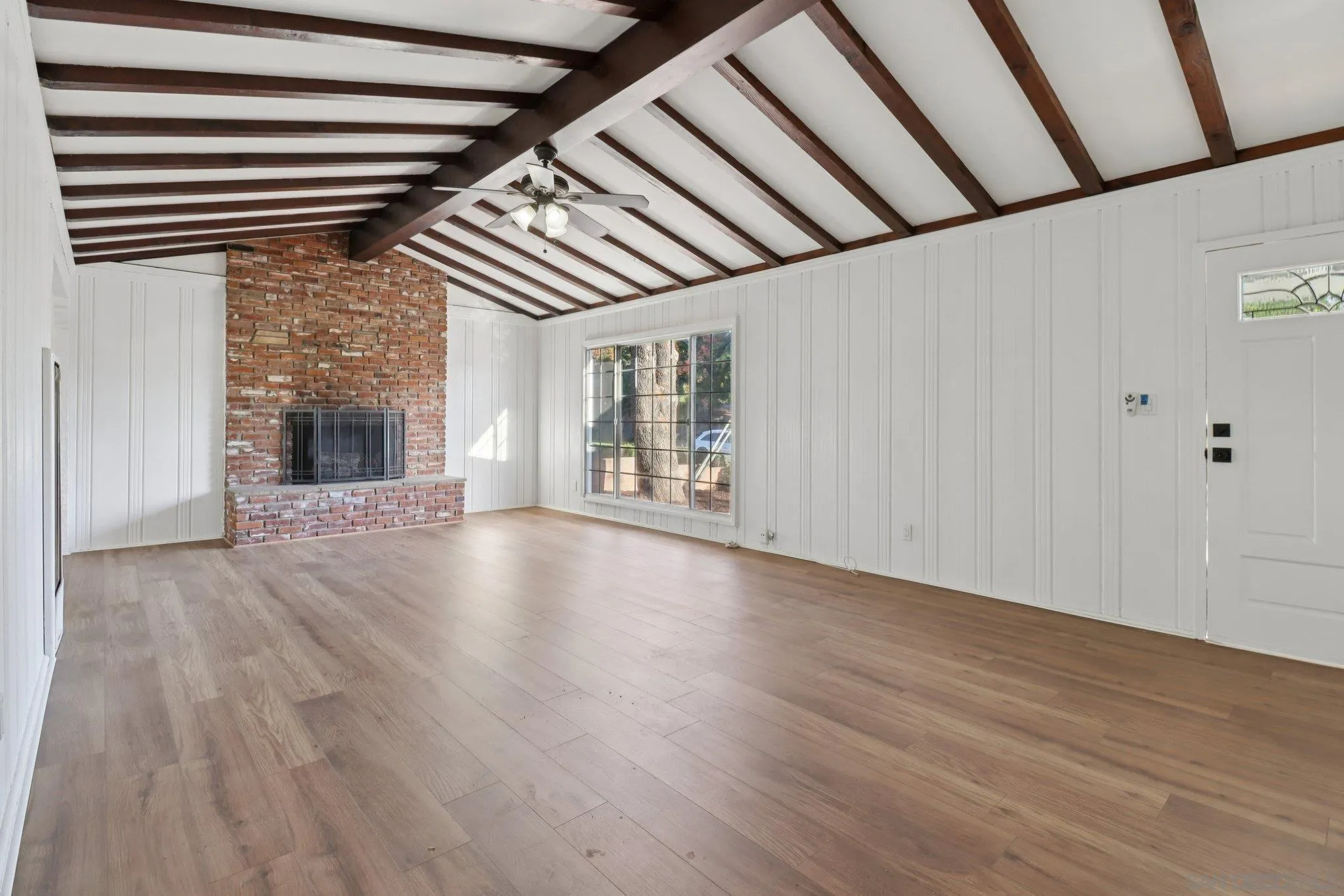 https://cdn.realtyfeed.com/cdn/127/250041040/209b4d3bc6894d7f34b65995767cbccd.webp