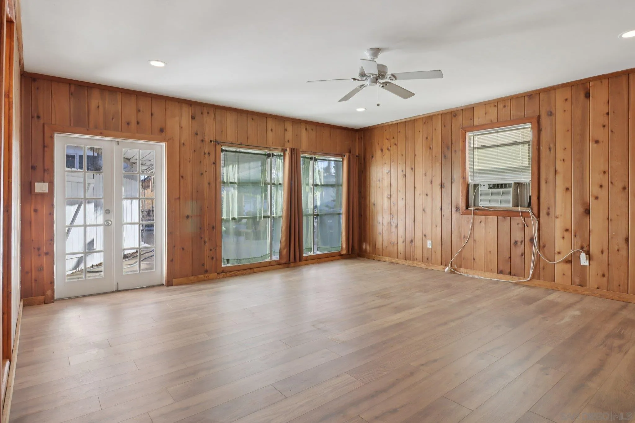 https://cdn.realtyfeed.com/cdn/127/250041040/9e660deb621dedfa2e7ddfa807fc106f.webp