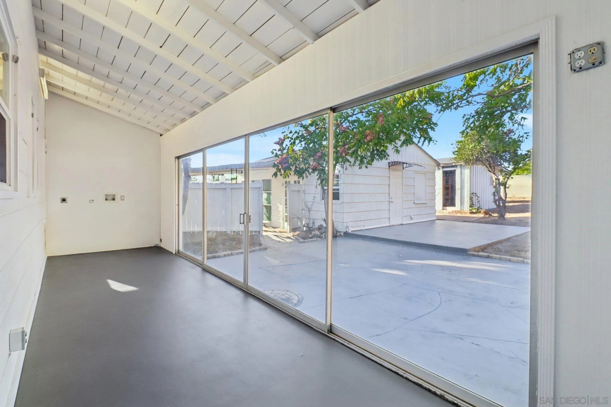 https://cdn.realtyfeed.com/cdn/127/250041040/b447dd79f9553e33485f7ea8c0a88e5f.webp
