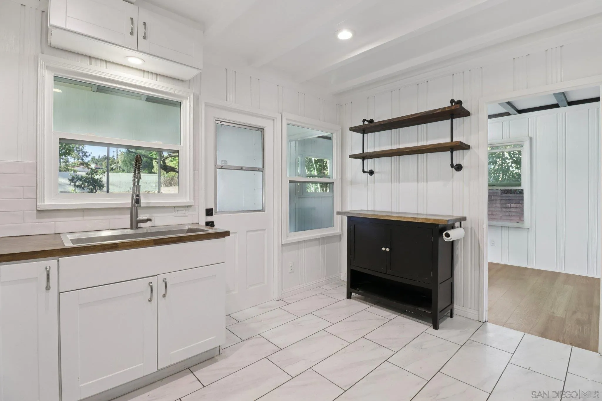 https://cdn.realtyfeed.com/cdn/127/250041040/c46bdd937380f959220a21bed246d2a6.webp