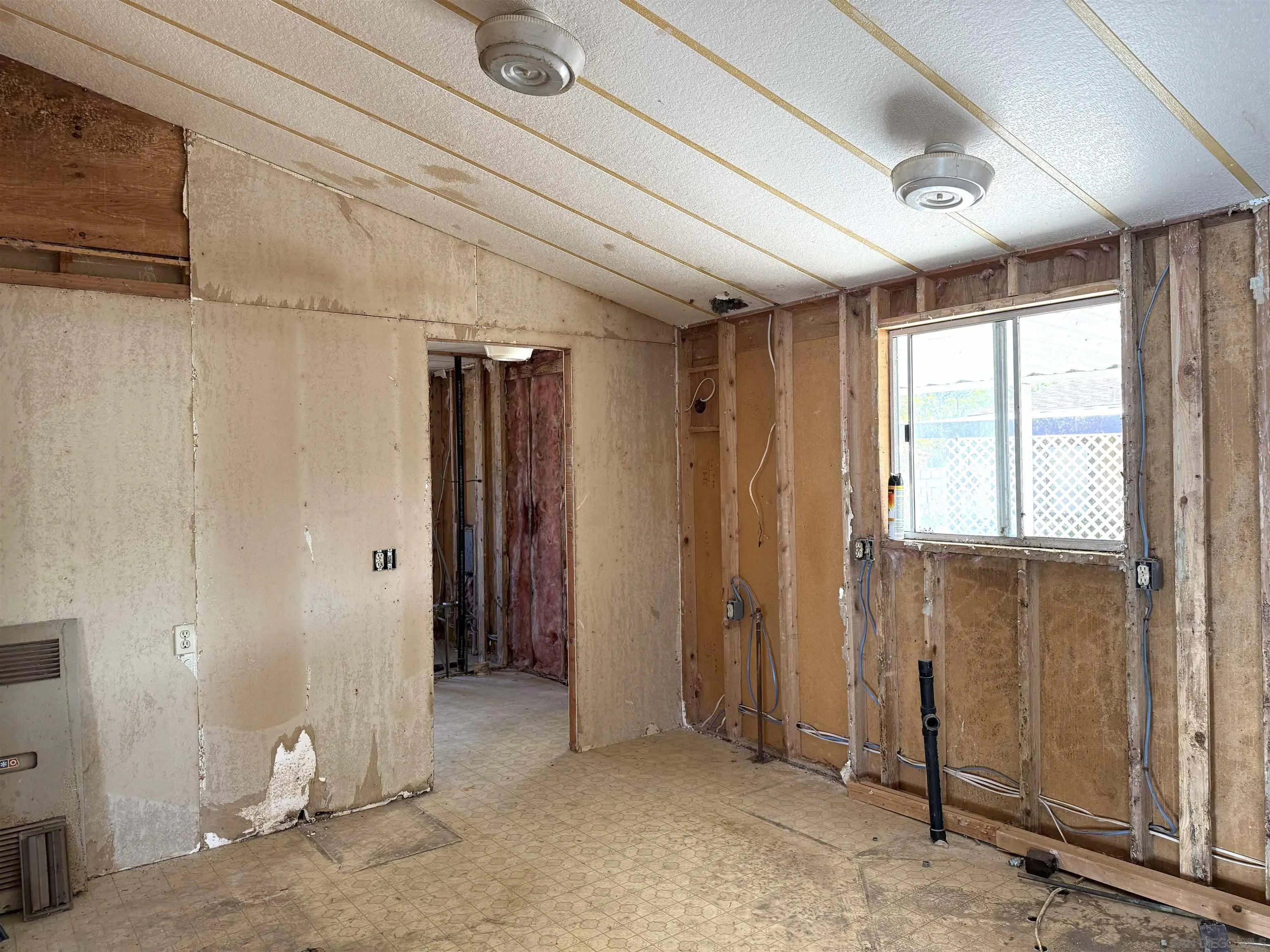 https://cdn.realtyfeed.com/cdn/127/250041041/09ce68bff17f32c95495644af2b9dea9.webp