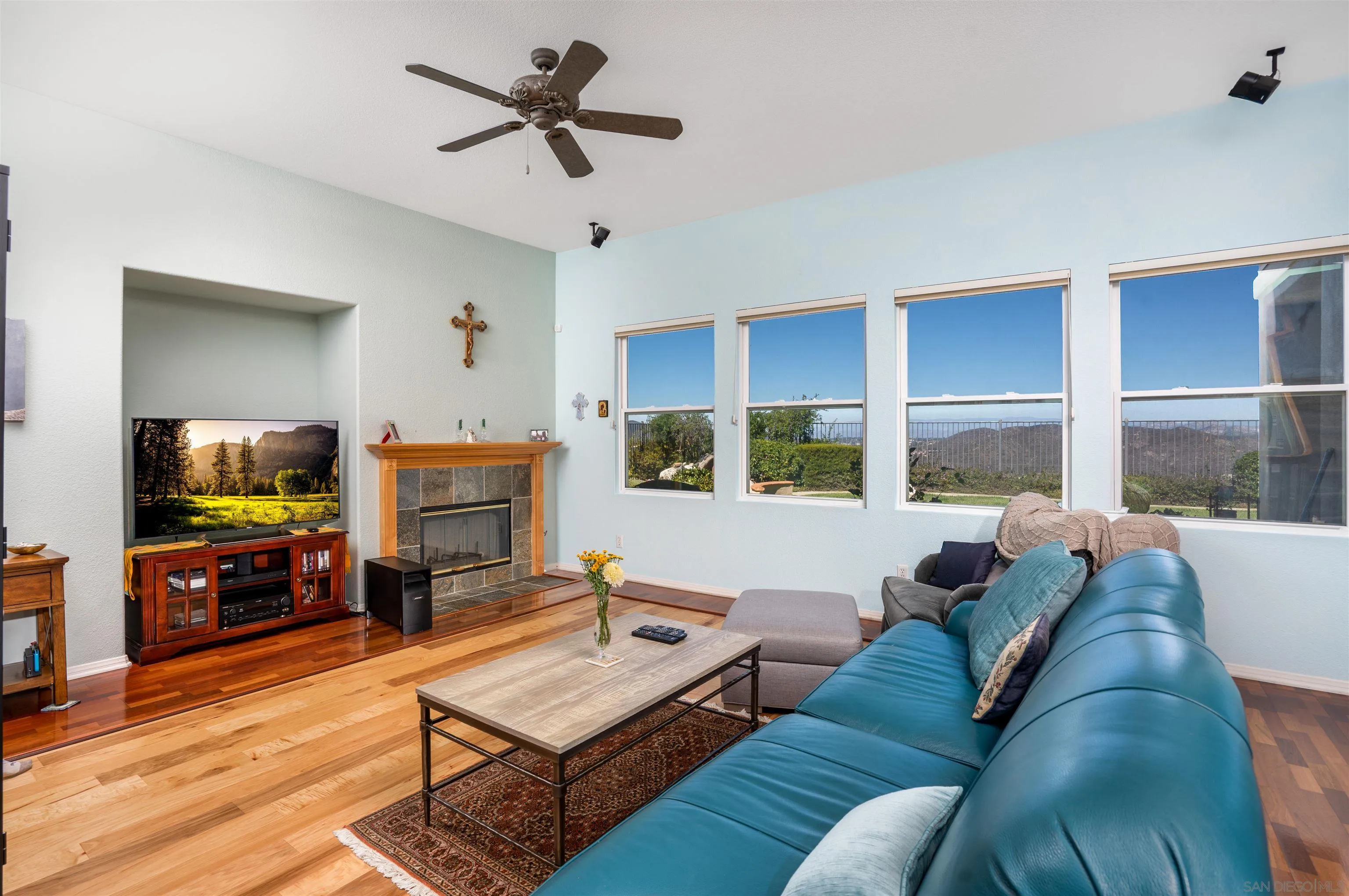 https://cdn.realtyfeed.com/cdn/127/250041042/55f62d996252207e0277f801f45e4bc4.webp