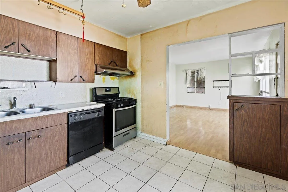 https://cdn.realtyfeed.com/cdn/127/250041052/1d5b74fa7d613f3cfd429eab25f2470c.webp