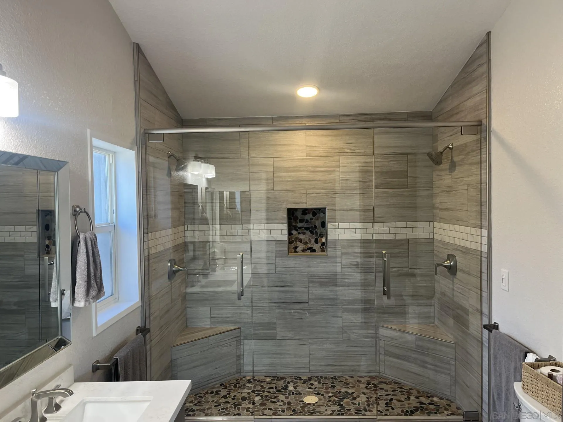 https://cdn.realtyfeed.com/cdn/127/250041053/e6e4c15b6b5d8fed90aca76d8d84c856.webp