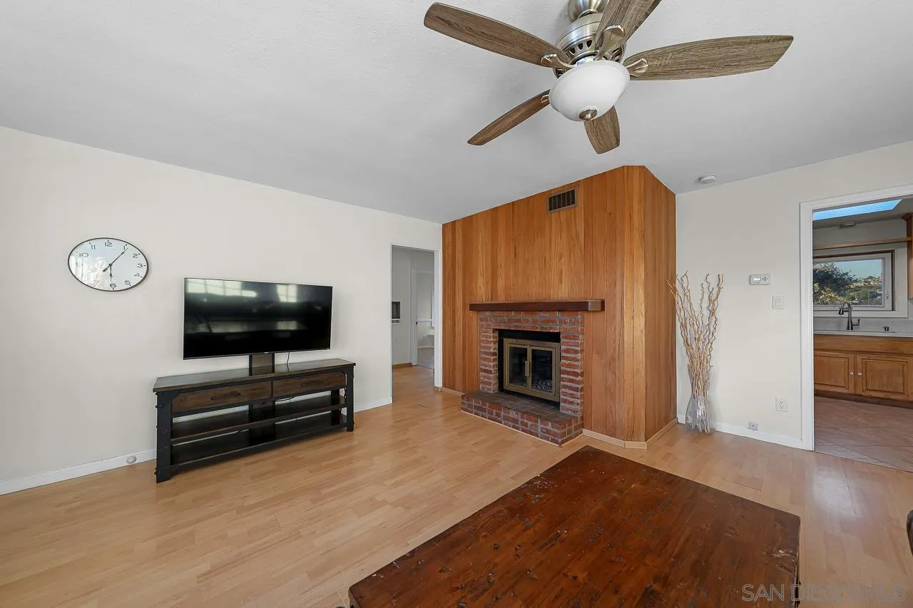 https://cdn.realtyfeed.com/cdn/127/250041055/c7b4b974cf6b3430ca85a2836729abfa.webp