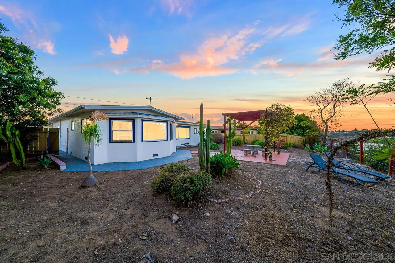 https://cdn.realtyfeed.com/cdn/127/250041055/e374c48f9c7e1bd7c89136760809161c.webp