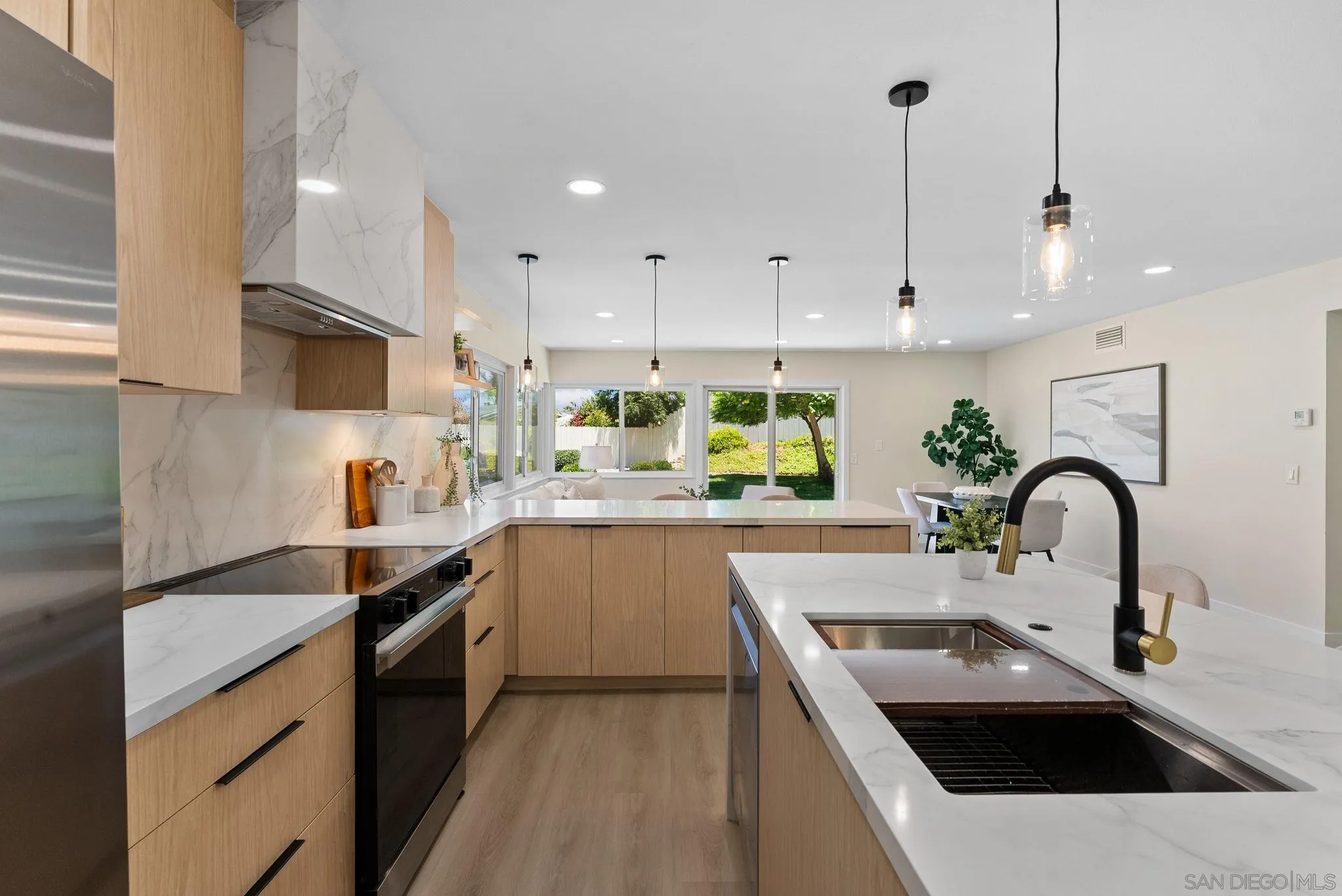 https://cdn.realtyfeed.com/cdn/127/250041057/12dbe440dc7189fdcb4eeb58c092c049.webp