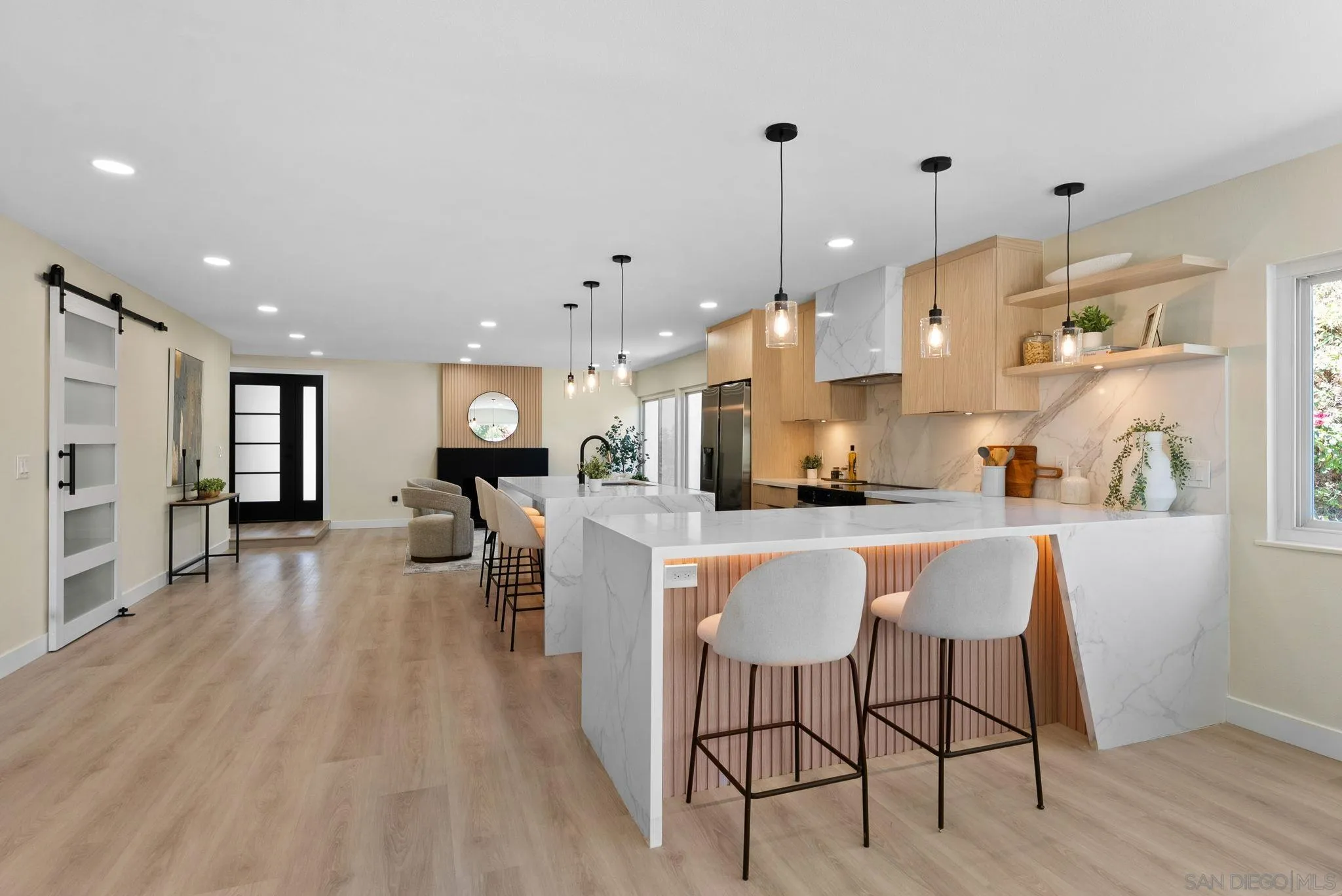 https://cdn.realtyfeed.com/cdn/127/250041057/566cdd57f0bcc4e0b253033a9b6e16bf.webp