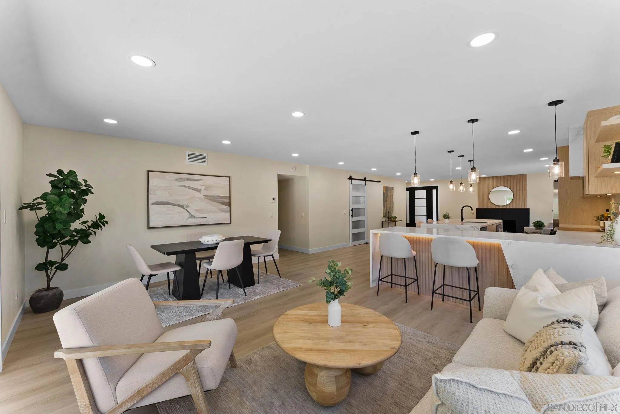 https://cdn.realtyfeed.com/cdn/127/250041057/a2ff5298679bf7d88ed59a56e266d098.webp