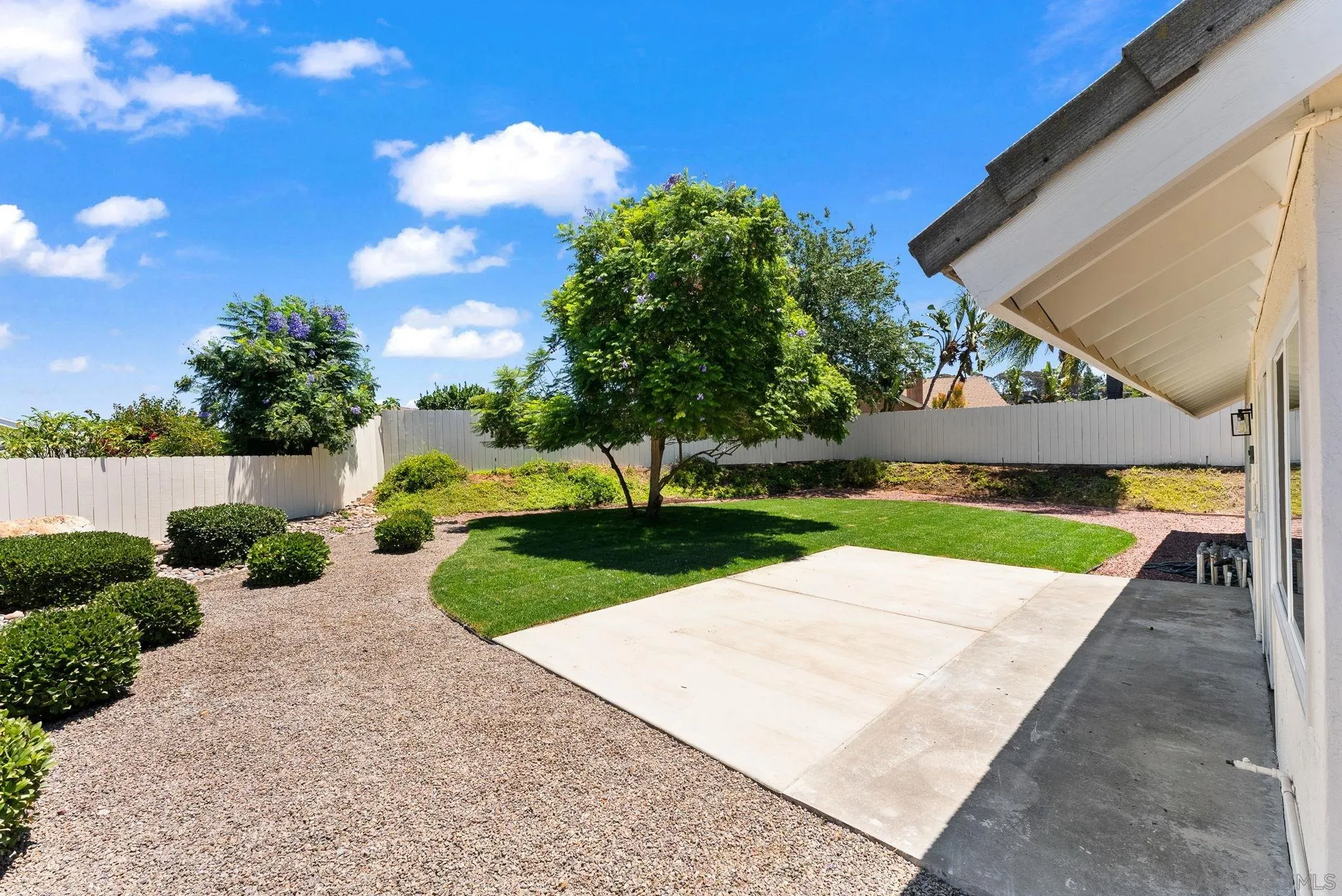 https://cdn.realtyfeed.com/cdn/127/250041057/b044a11e47d30a5bbd6dc6e1e3a7bda3.webp