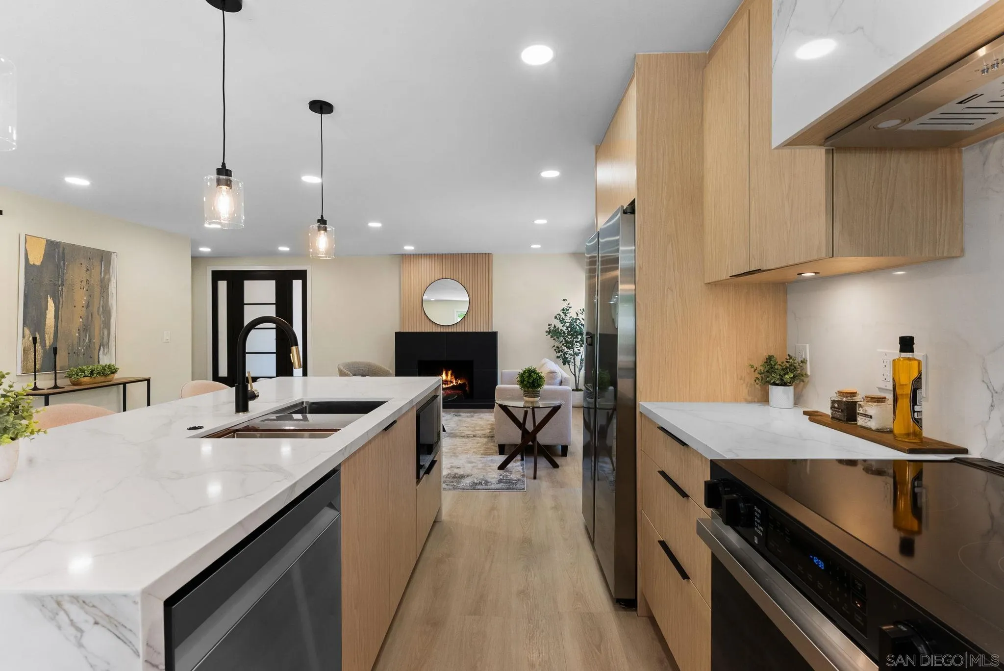 https://cdn.realtyfeed.com/cdn/127/250041057/f6e123dcb508d0e62166f9401e4d4583.webp